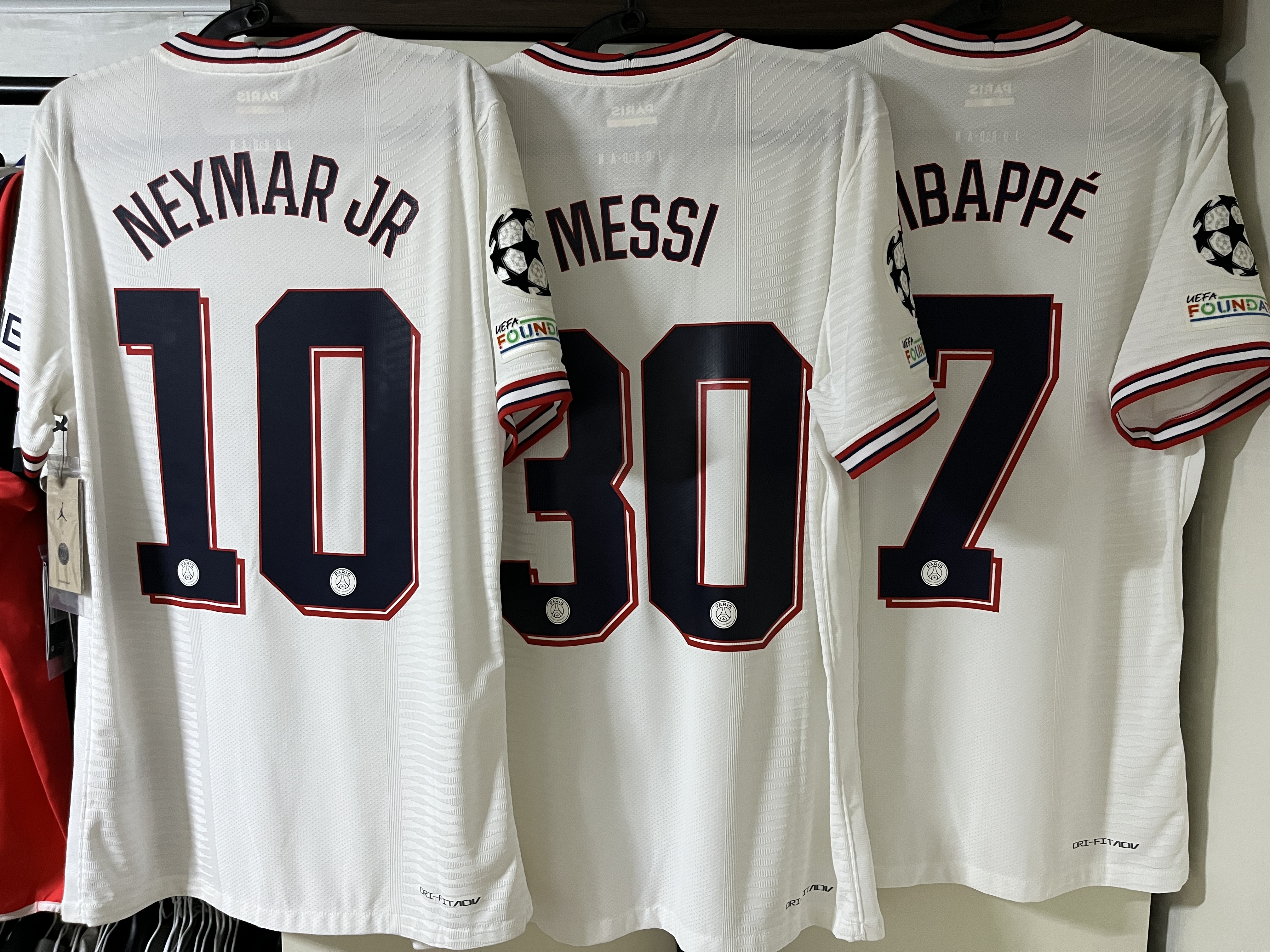 Jordan x Paris Saint-Germain 2021/22 Dri-Fit Stadium 4th ADV Jersey White (Non Marking Ver.) 착용 스타일 - 1
