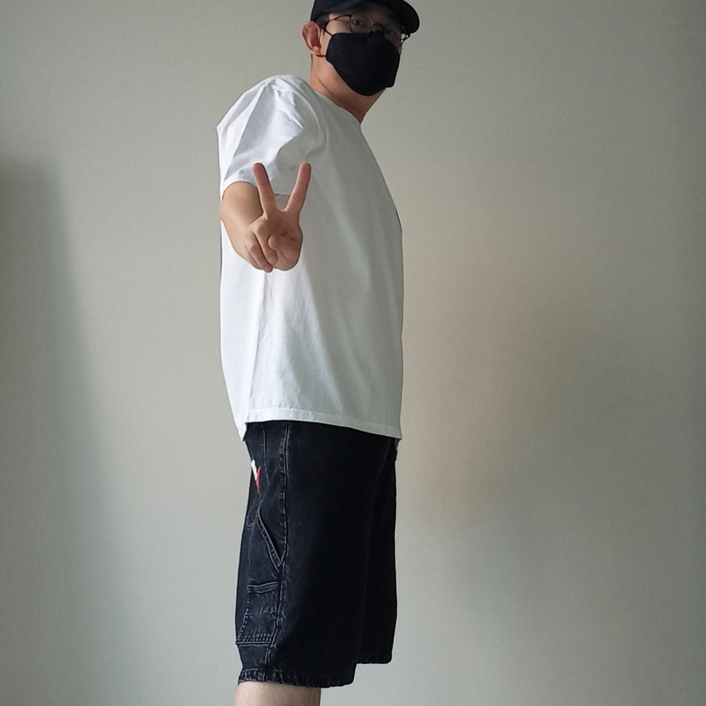 Stussy x Born X Raised 8 Ball T-Shirt White, Supreme x Nike Denim Short Black - 24SS 착용 스타일 - 5