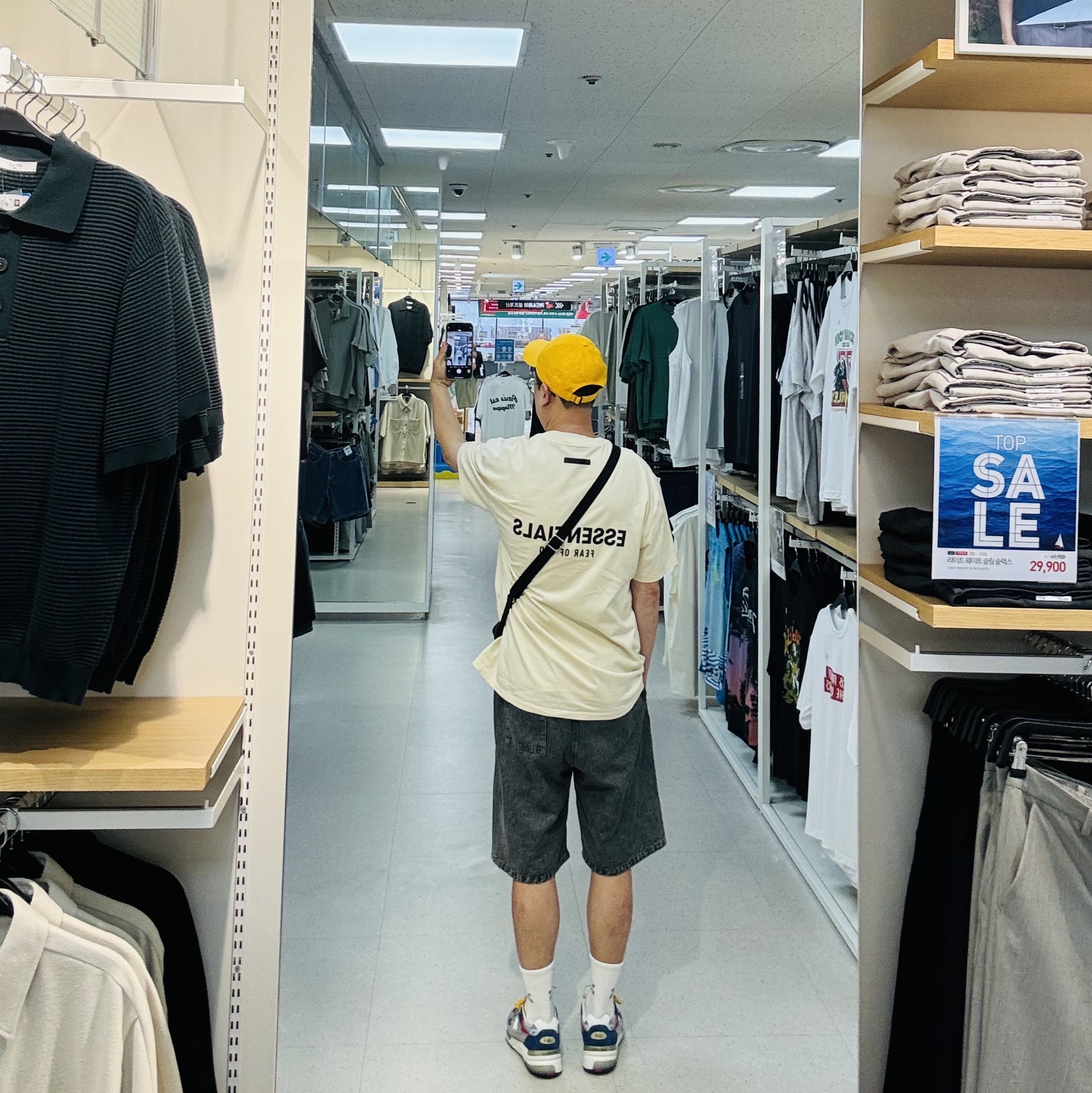 Nike Heritage 86 Futura Washed Cap Gold, Essentials T-Shirt Cream - 21SS 착용 스타일 - 2