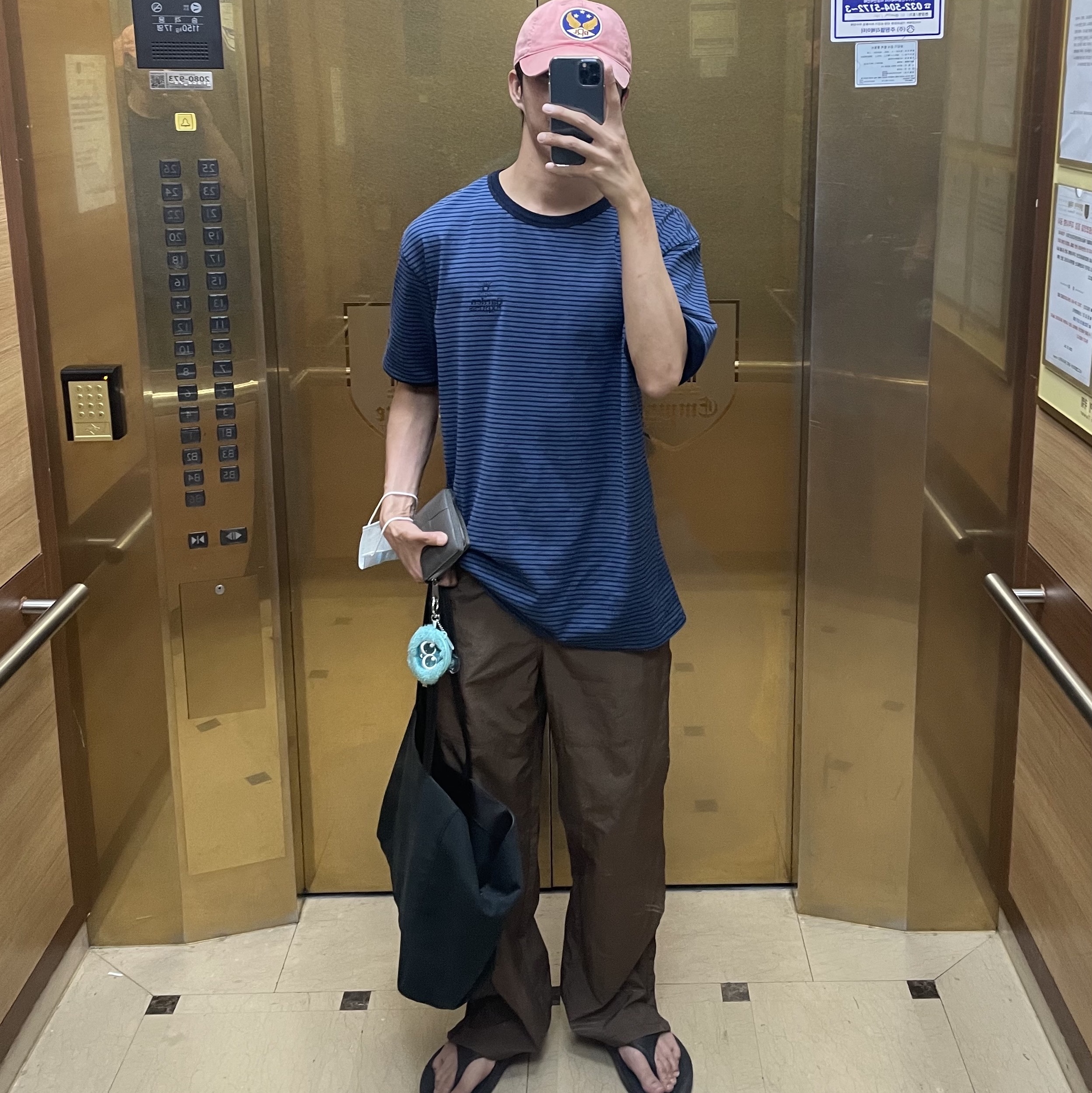 Oofos OOriginal Black 착용 스타일