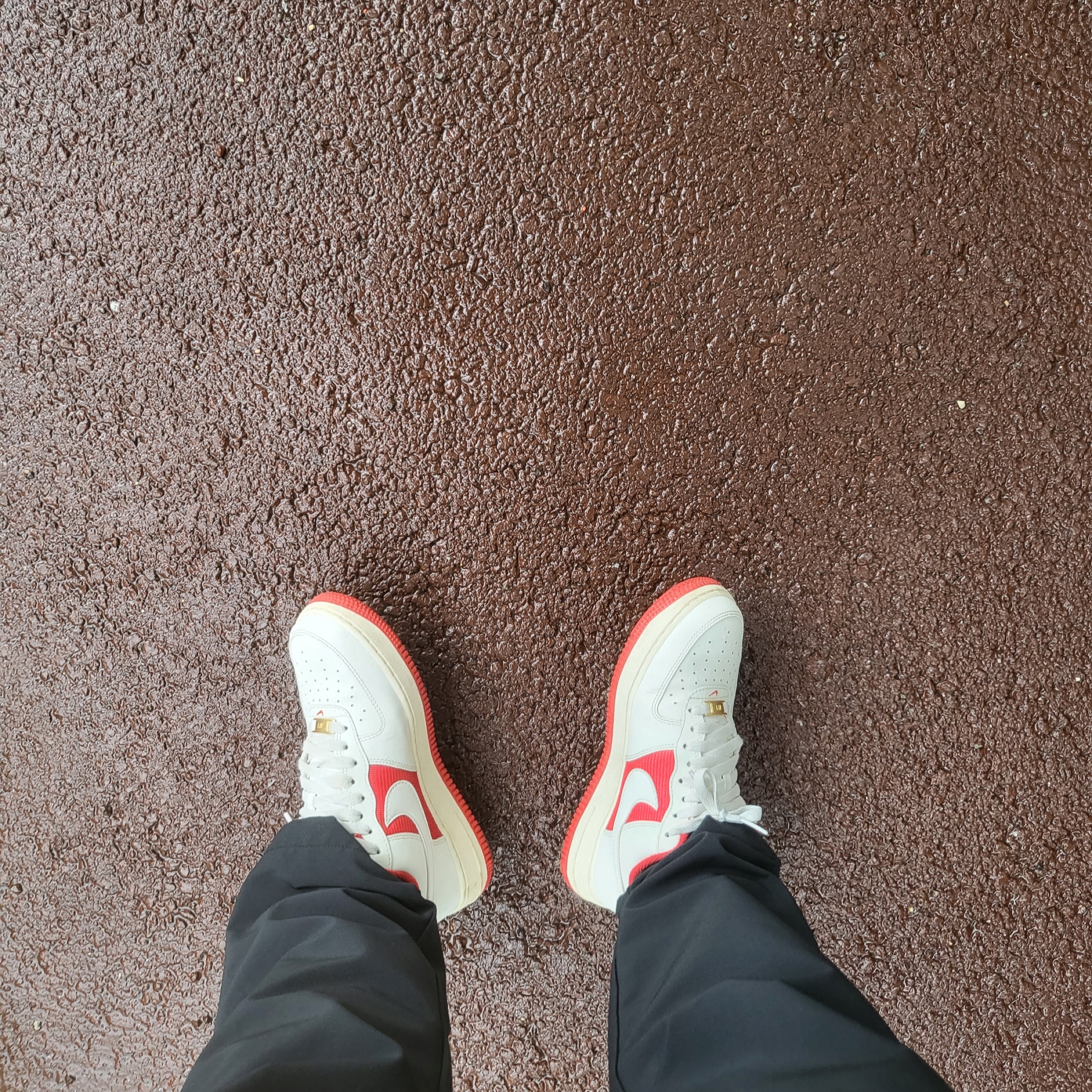 Nike Air Force 1 '07 Sail University Red 착용 스타일