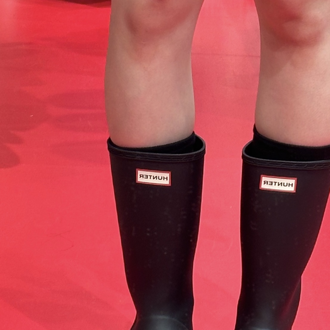 (W) Hunter Play Tall Wellington Rain Boots Black 착용 스타일