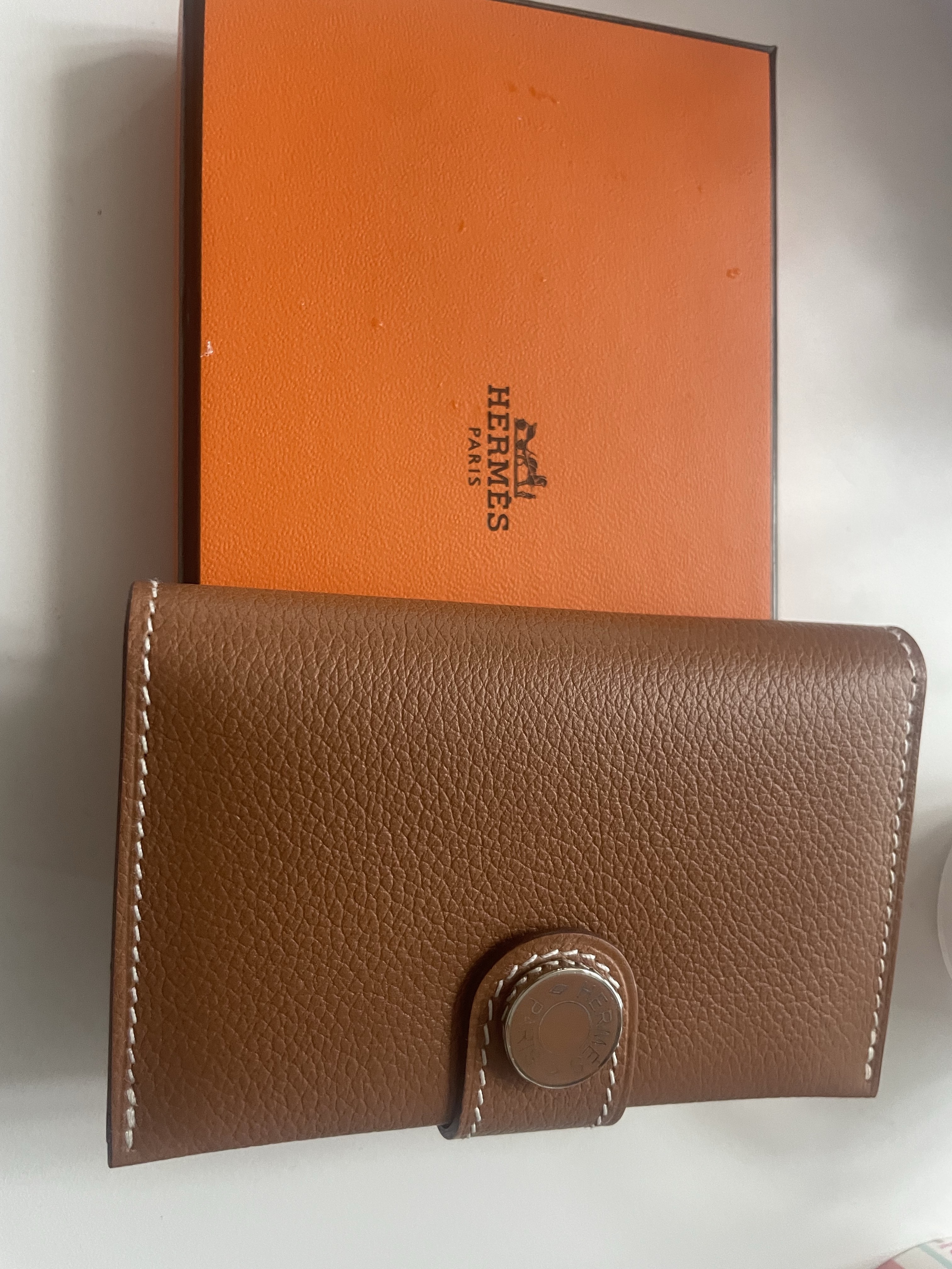 Hermes R.M.S Card Holder Evercolor & Palladium Gold 착용 스타일