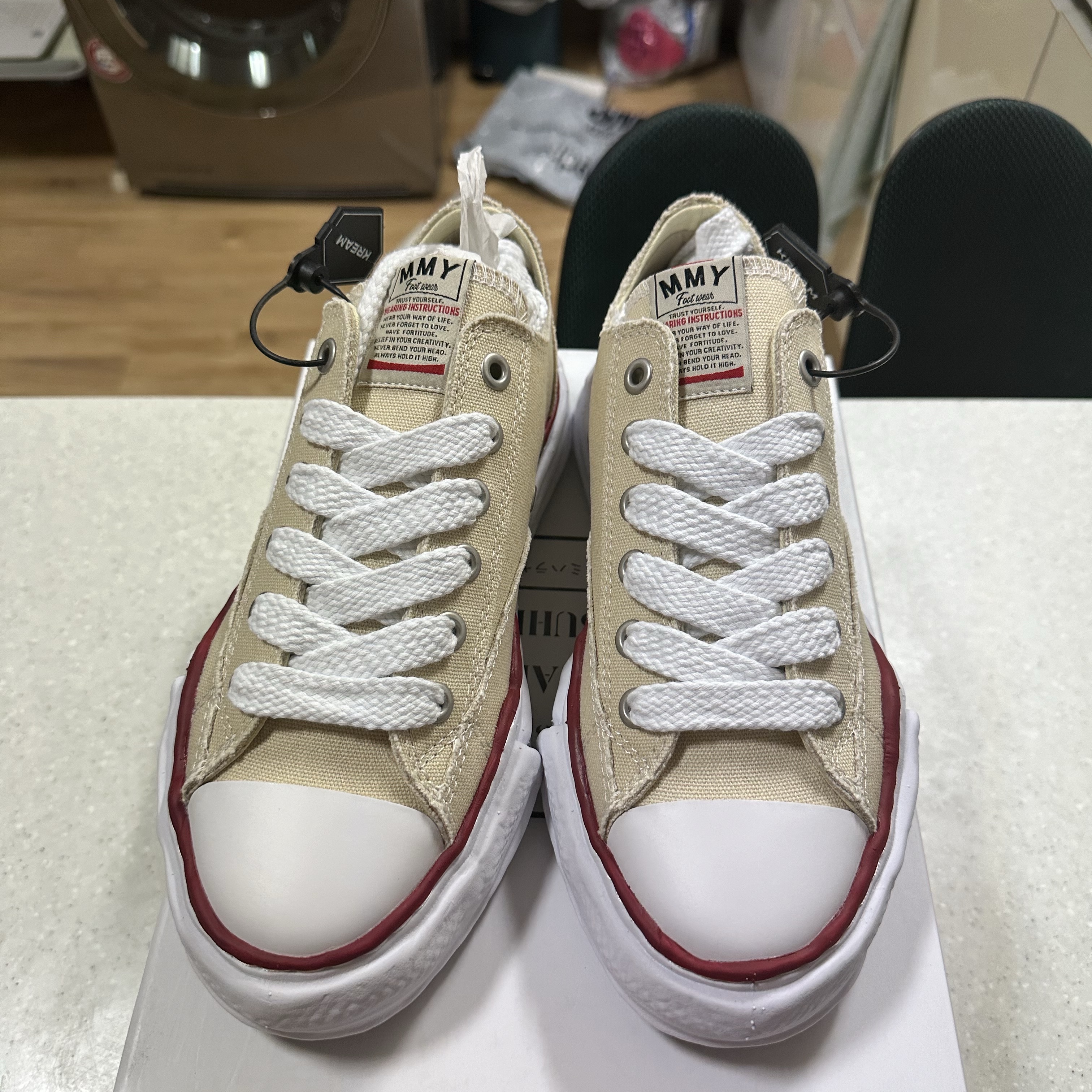 Maison Mihara Yasuhiro Peterson OG Sole Canvas Low-top Sneakers Natural 착용 스타일