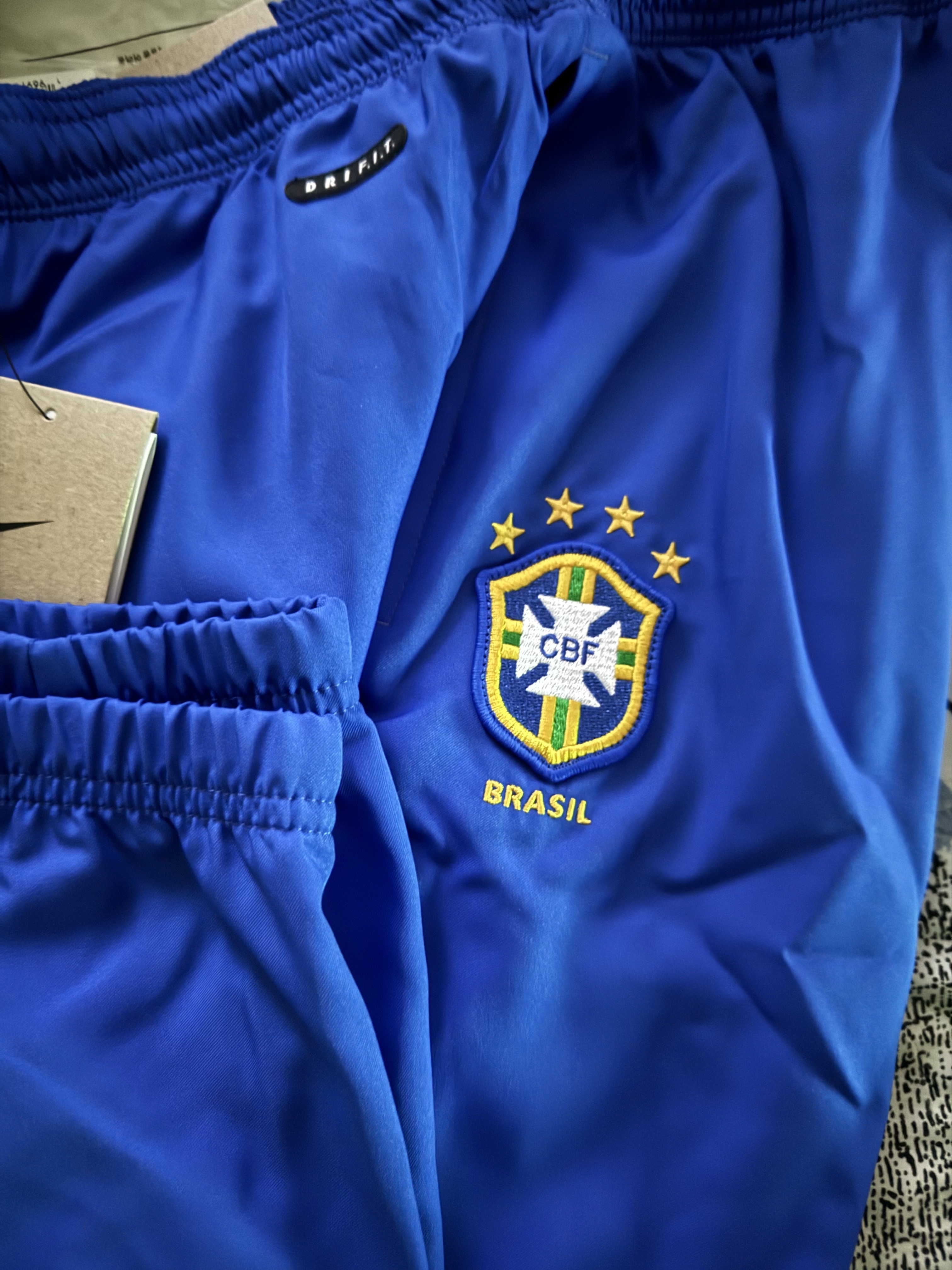 Nike Brazil 1998 Reissue Soccer Replica Track Pants Lyon Blue (FZ6716-438), Jordan 1 Low Paris 착용 스타일 - 1