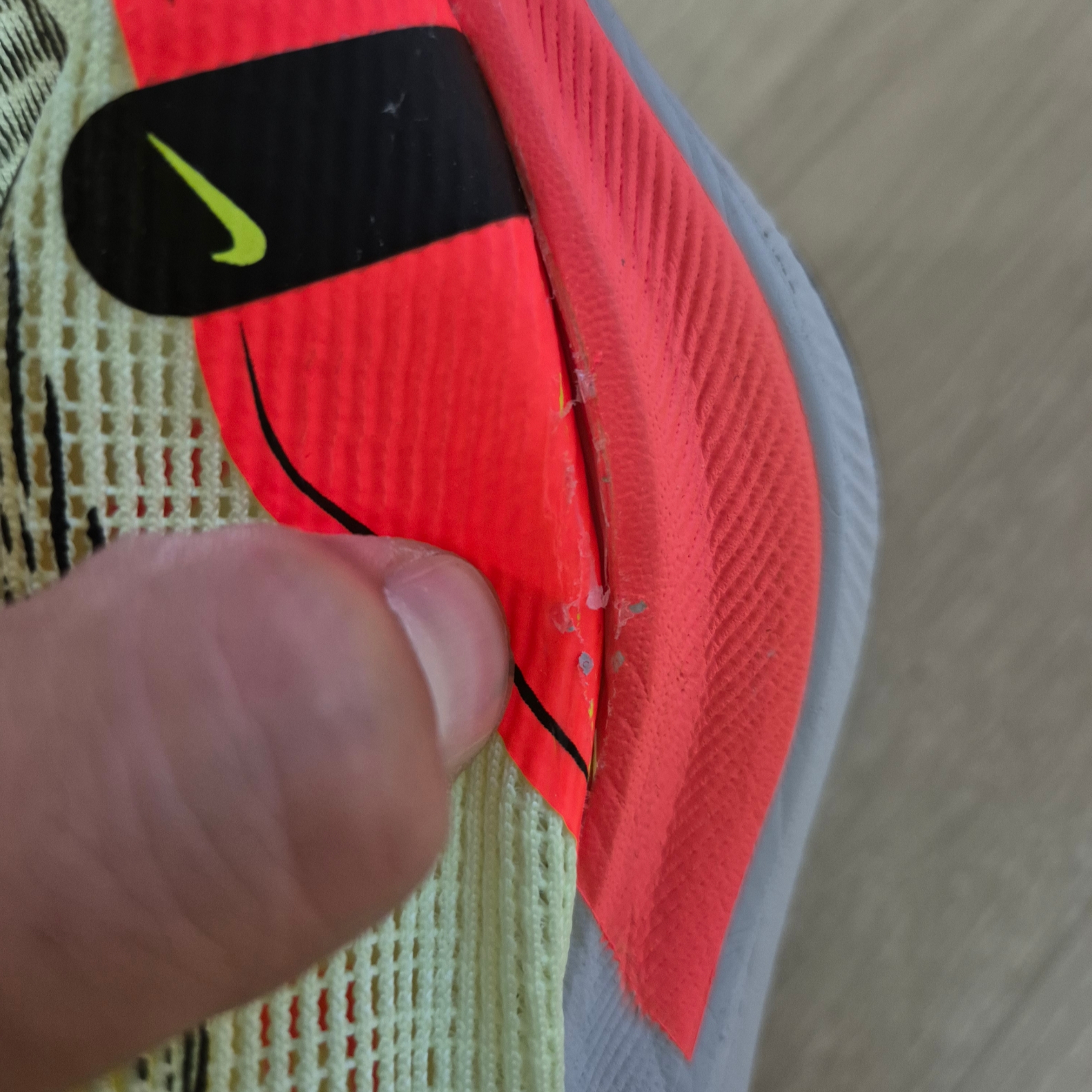 Nike ZoomX Vaporfly Next% 2 Barely Volt Hyper Orange 착용 스타일