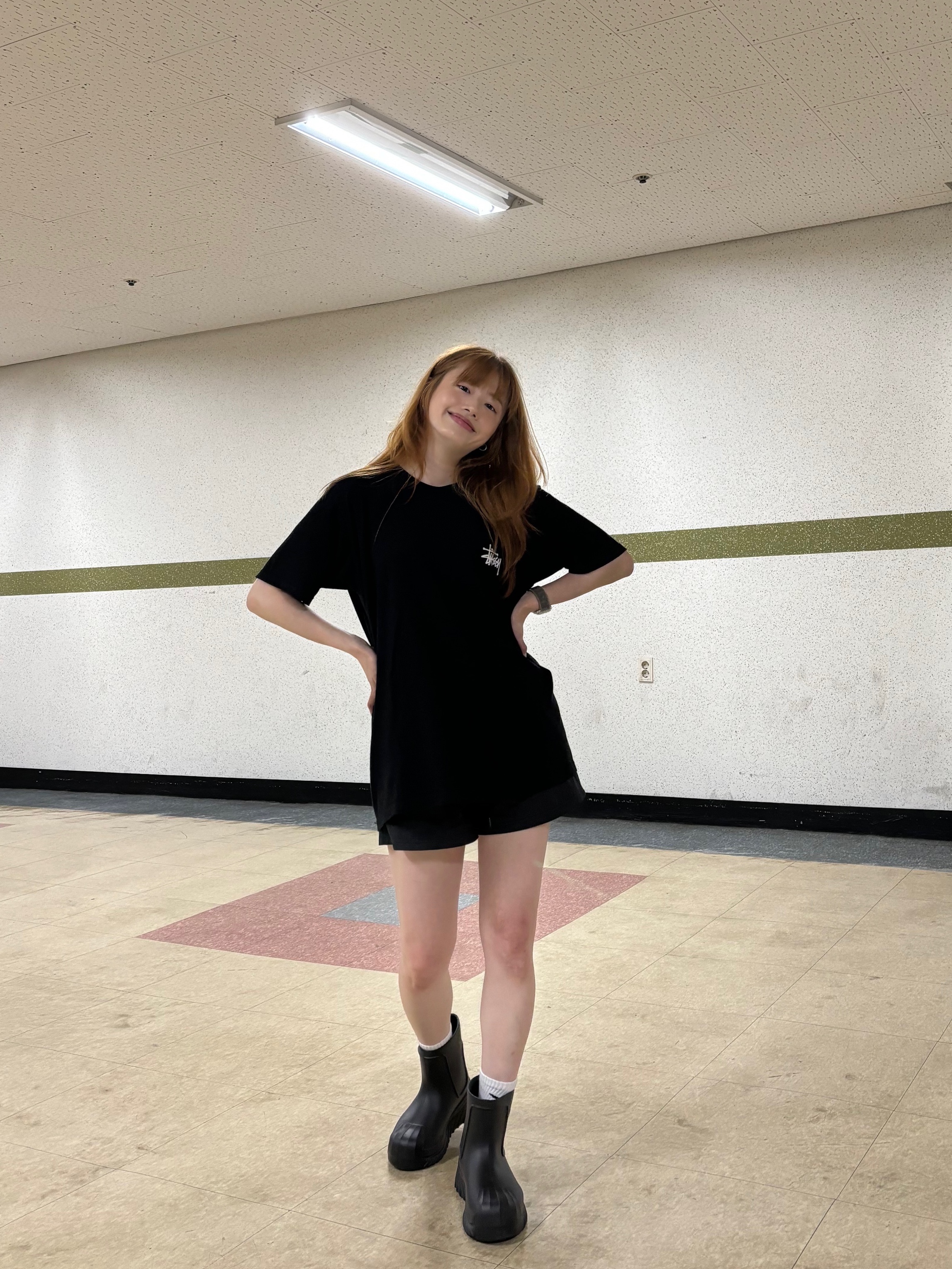 Stussy Basic Stussy T-Shirt Black 2024, 2025, (W) Adidas Adifom Superstar Boot Black 착용 스타일 - 1