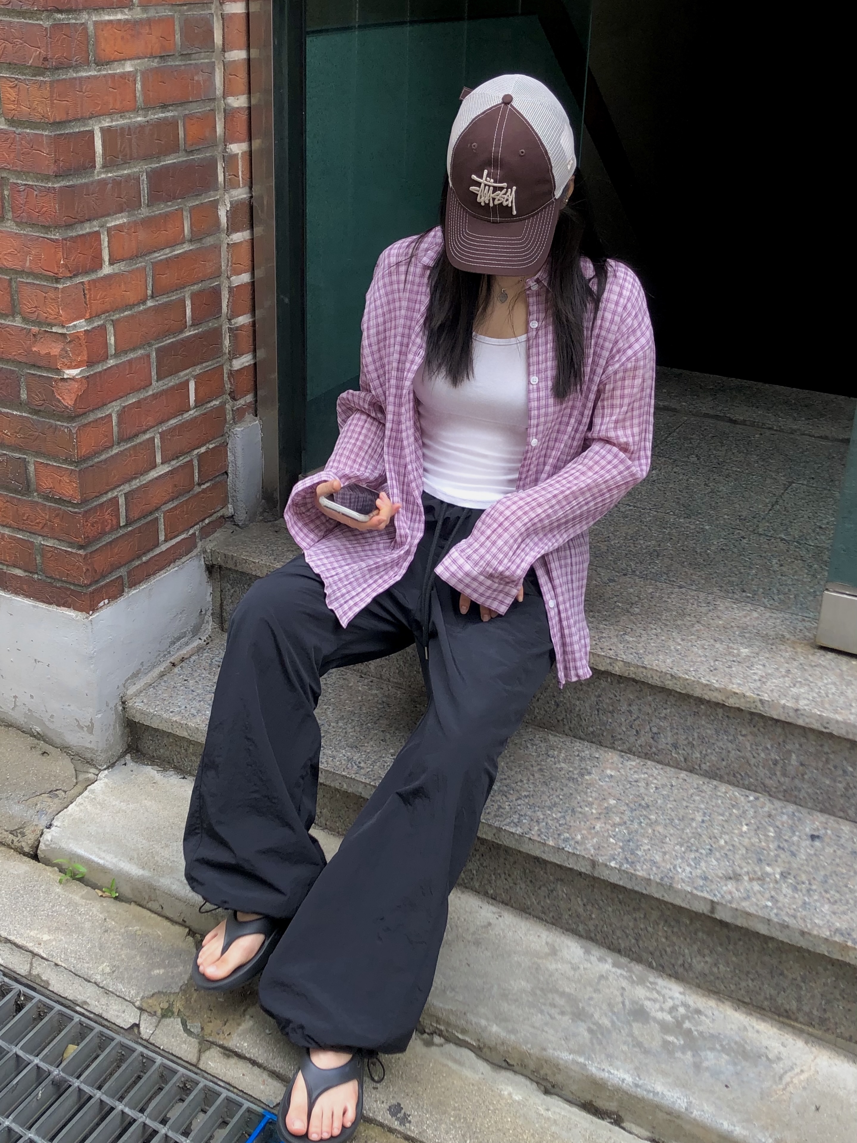 Stussy New Era 9twenty Basic Trucker Brown, Oofos OOriginal Black 착용 스타일 - 2