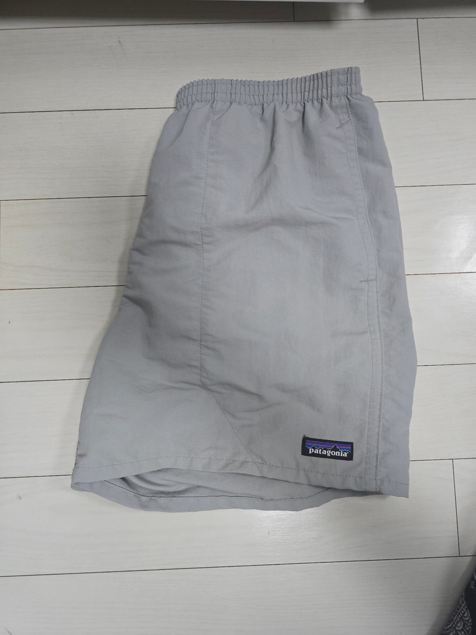 Patagonia Baggies Shorts 5 Inch Salt Grey 착용 스타일