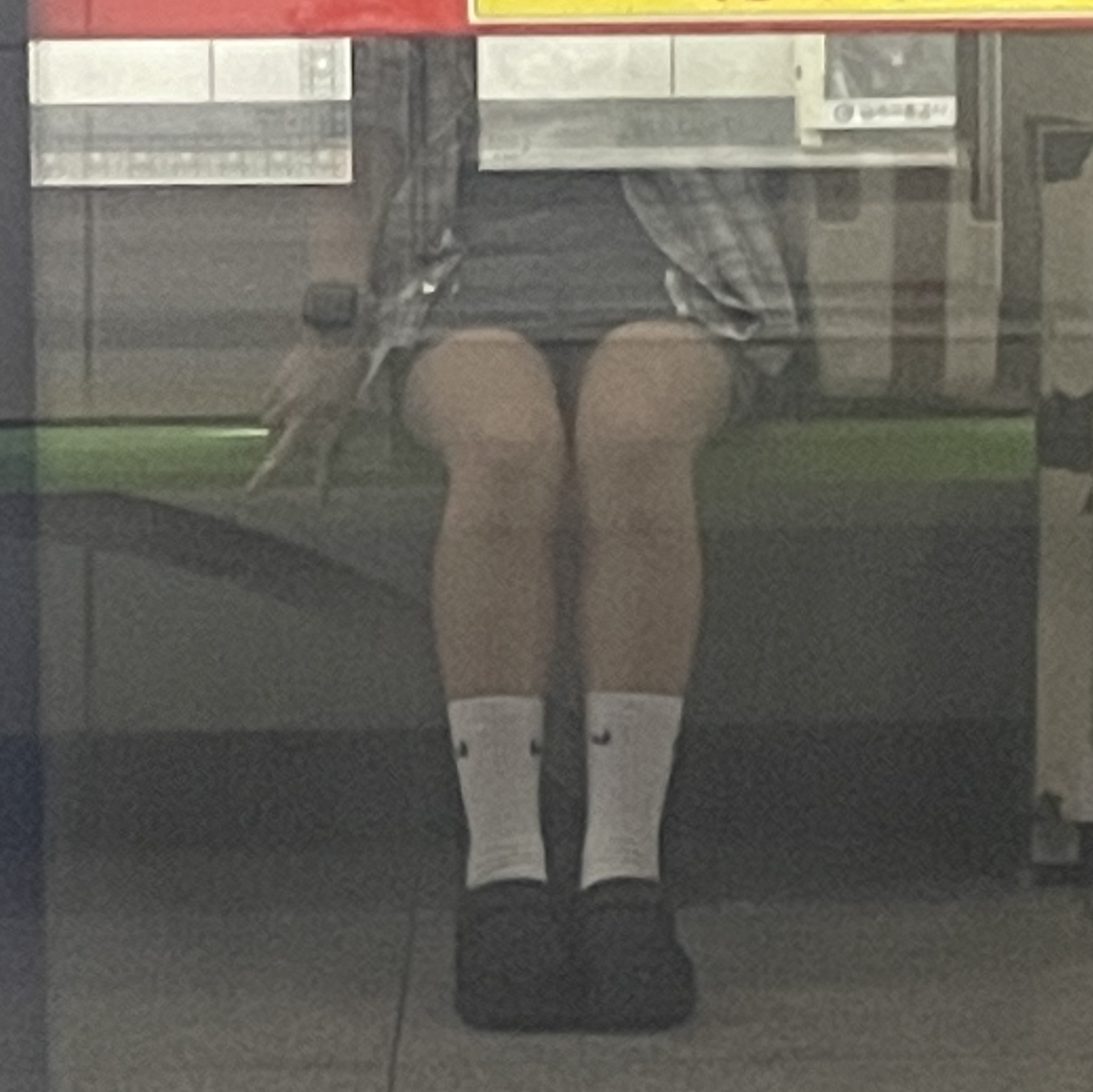 (W) Crocs Classic Platform Clog Black 착용 스타일 - 2