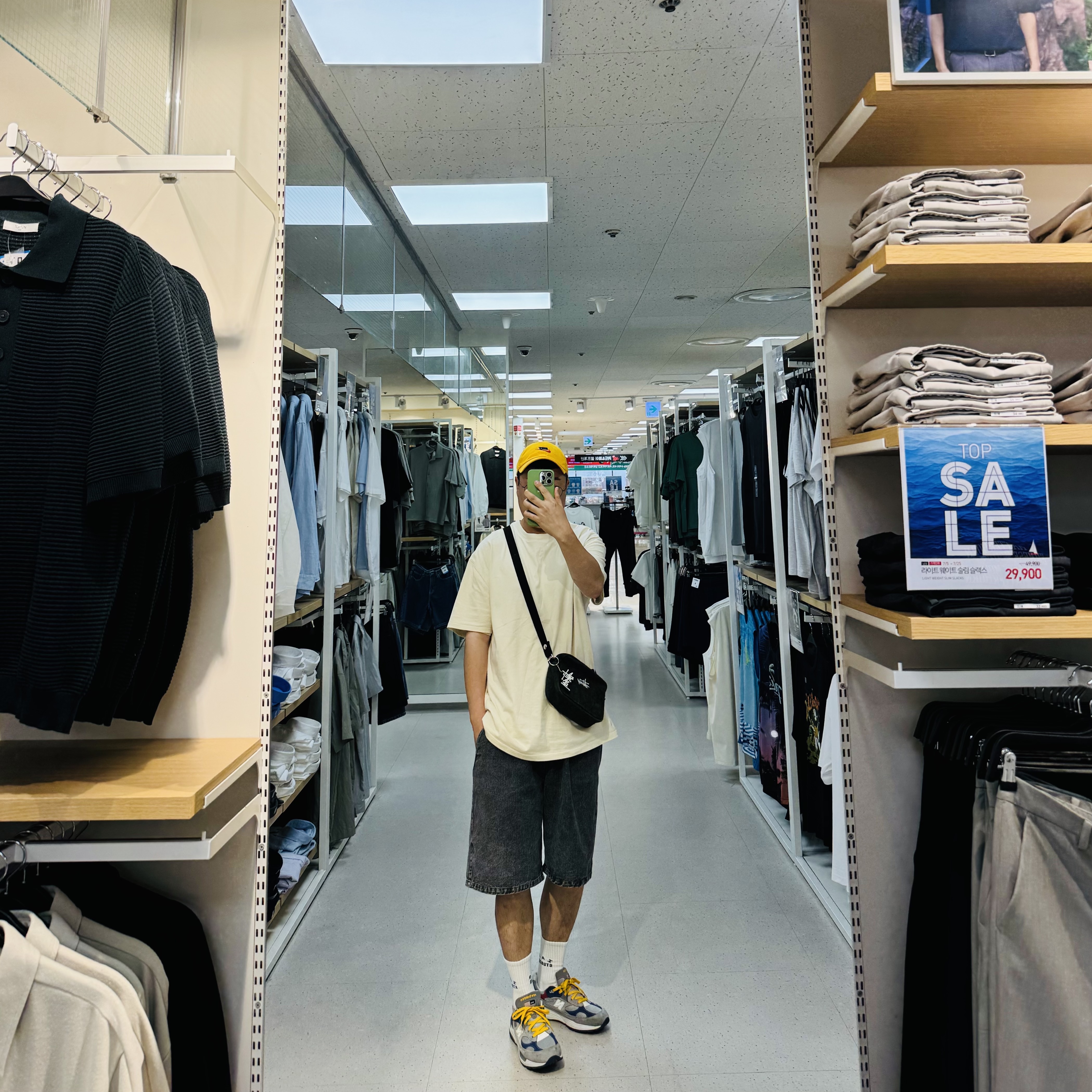 Nike Heritage 86 Futura Washed Cap Gold, Essentials T-Shirt Cream - 21SS 착용 스타일 - 1
