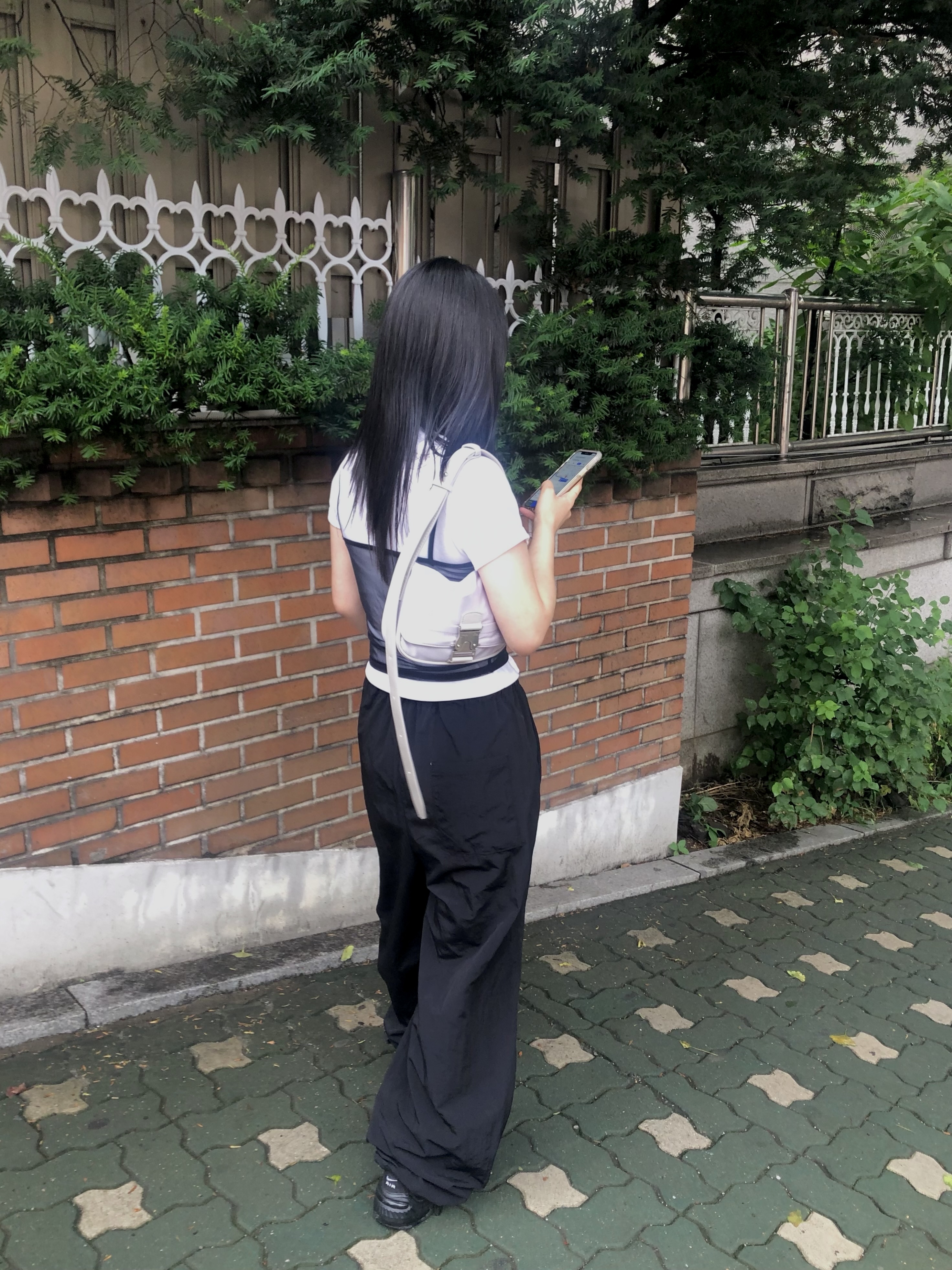 Matin Kim Mini Buckle Bag Light Grey, Nike x Stussy Air Penny II Black 착용 스타일 - 2