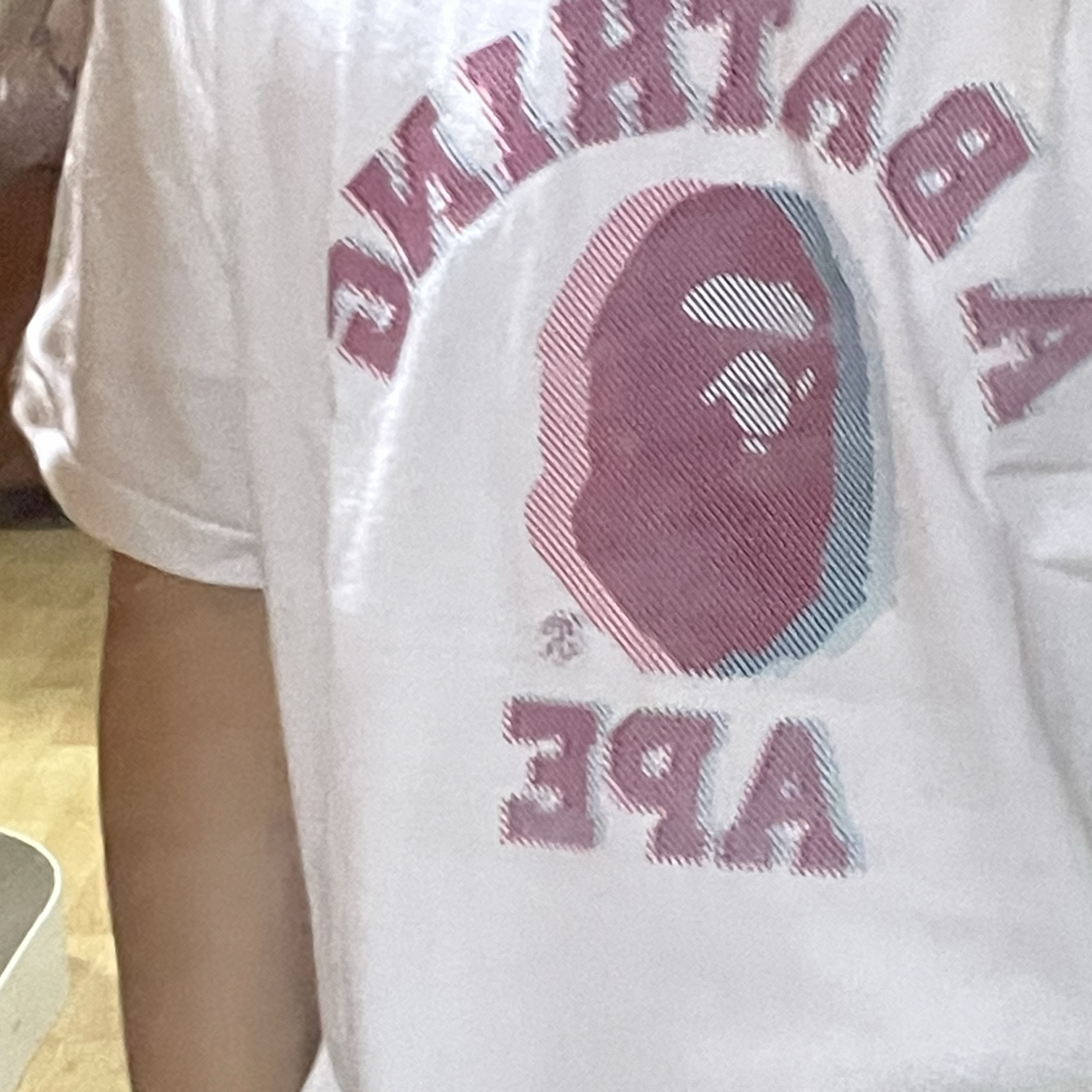 BAPE Glitch Art College T-Shirt White 착용 스타일 - 3