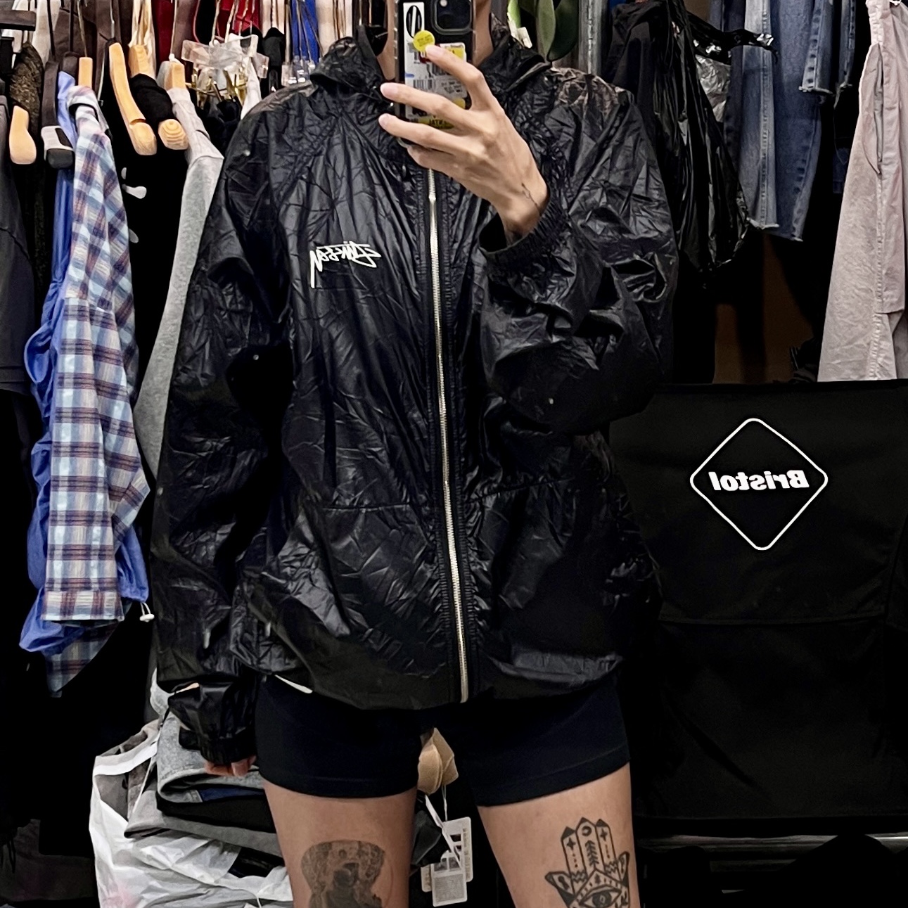 Nike Dunk High SP Varsity Maize, Stussy Beach Shell Wrinkled Nylon Jacket Black 착용 스타일 - 2