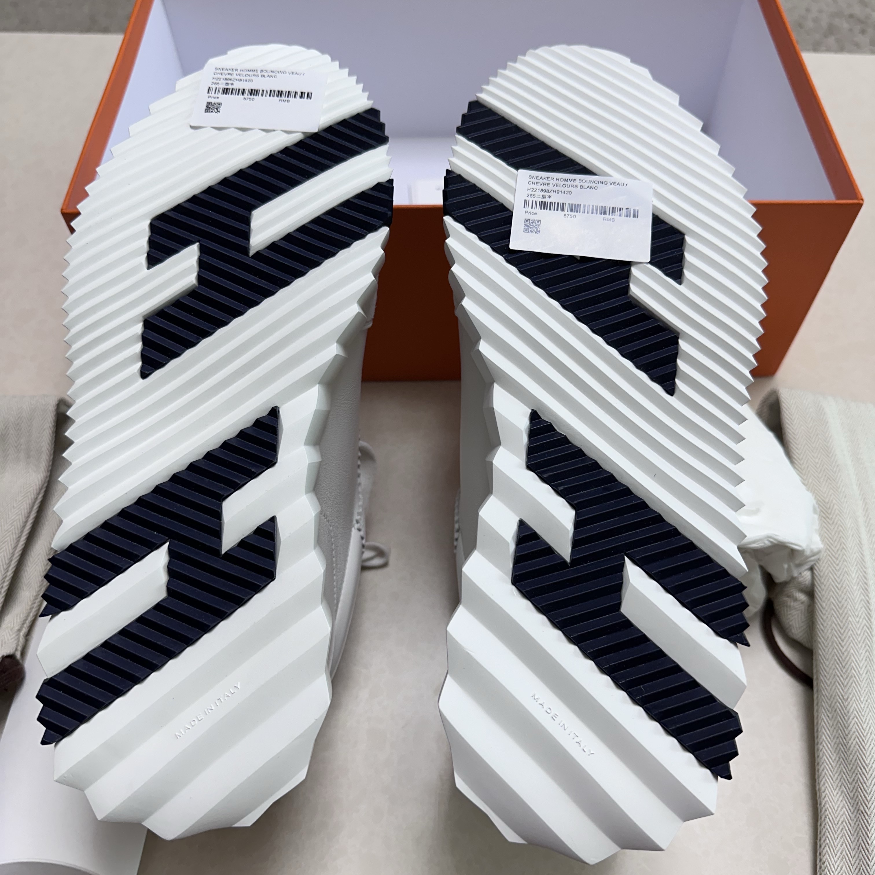 Hermes Bouncing Sneakers Calfskin Suede Goatskin & Blanc 착용 스타일 - 4