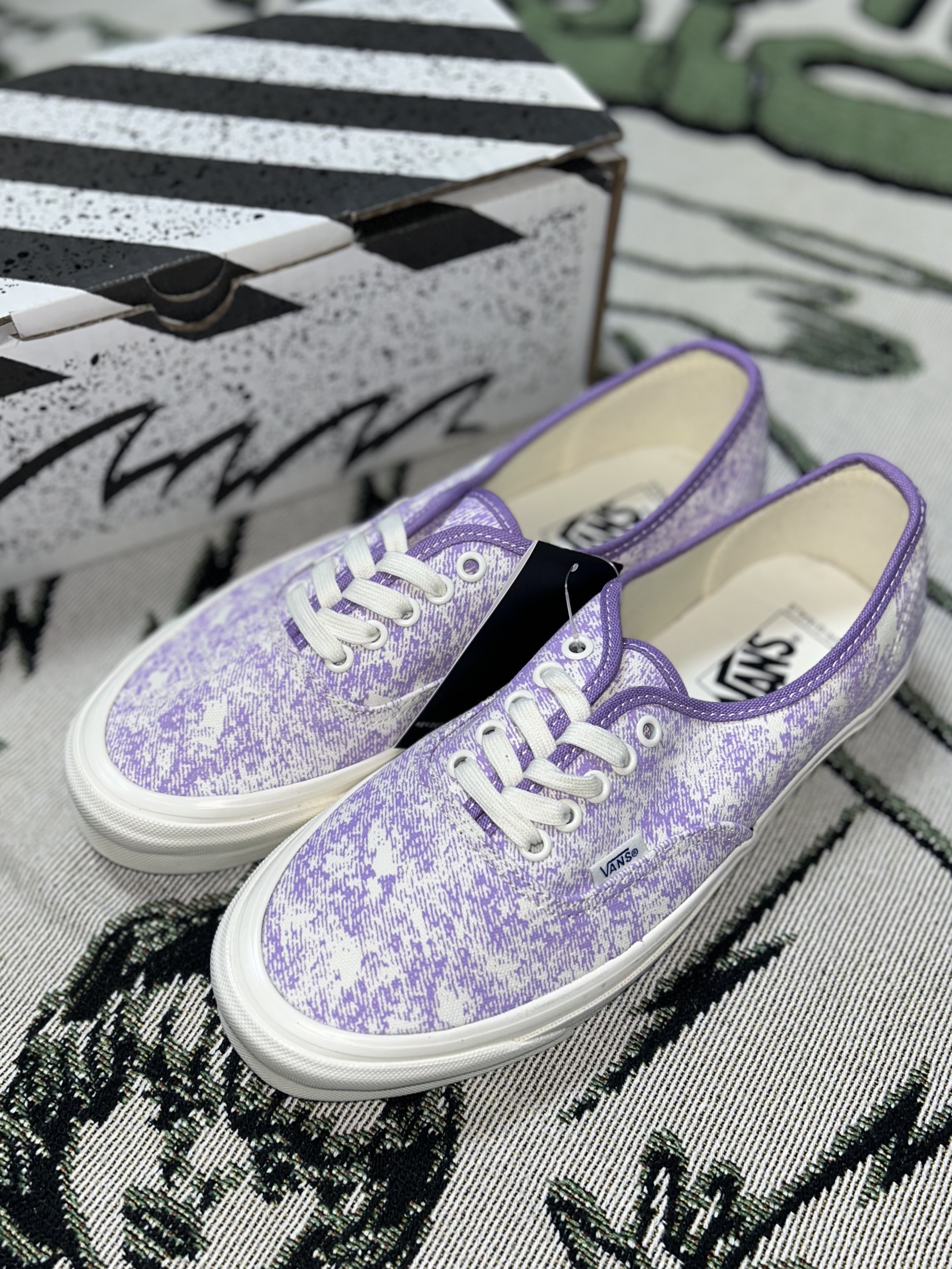 Vans Vault OG Authentic LX Lavender 착용 스타일 - 1