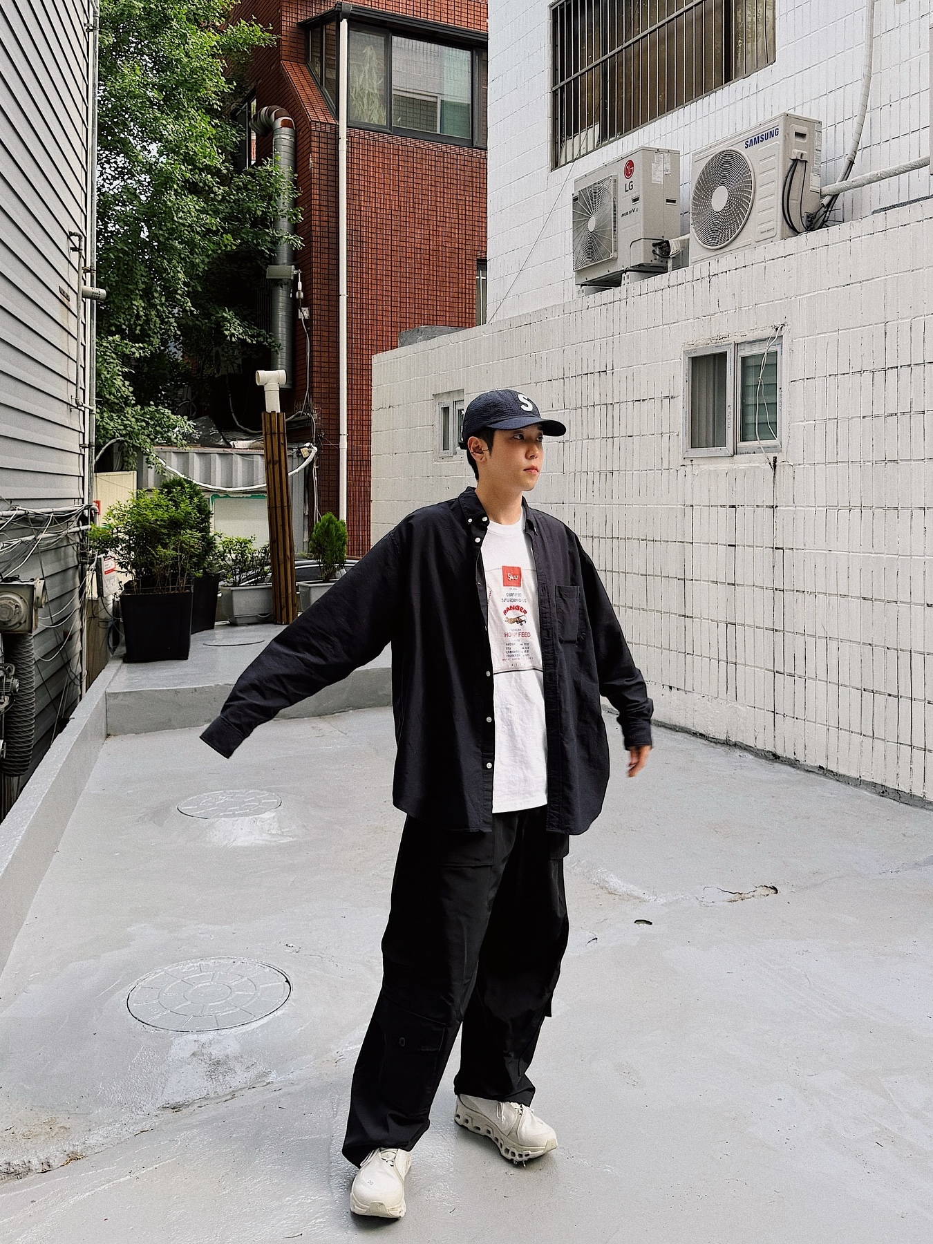 STU Burlap Bag Printing Beads T-shirt White 착용 스타일 - 4