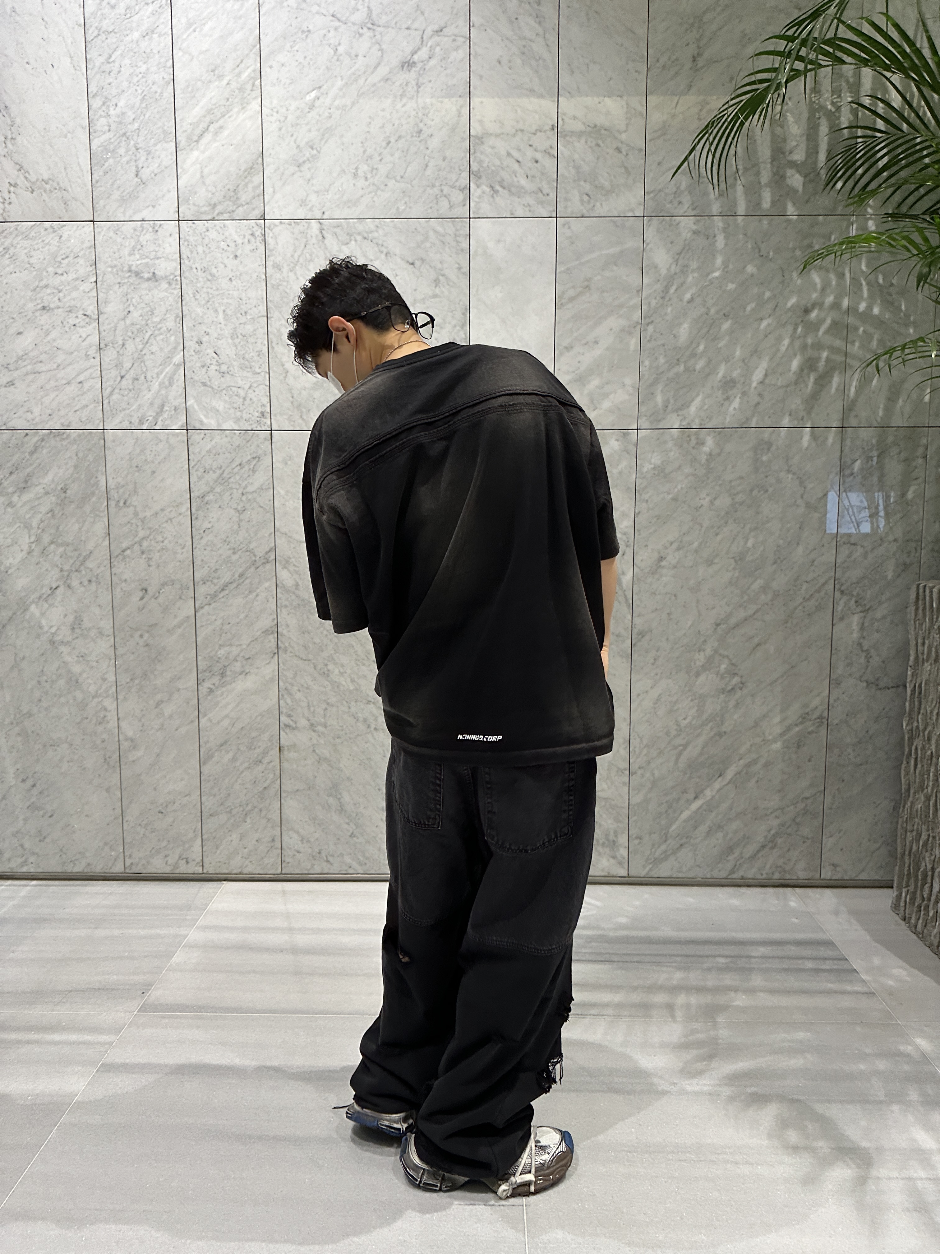 Nonnod Back Detail T-shirt Washed Black, Undermycar Dival Real Divided Damage Washed Pants Inkwell - 23FW 착용 스타일 - 1