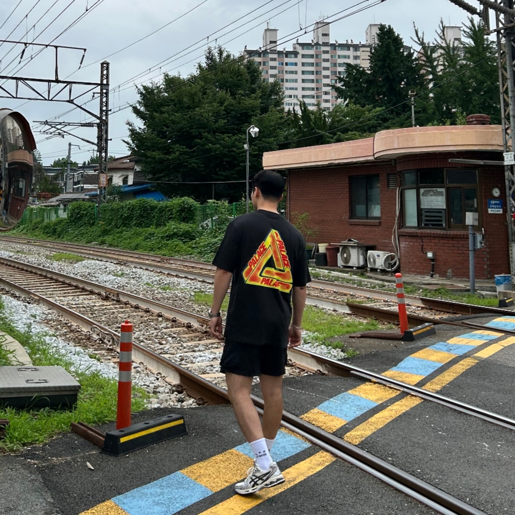 Palace Heat Sensi T-Shirt Black - 24SS 착용 스타일