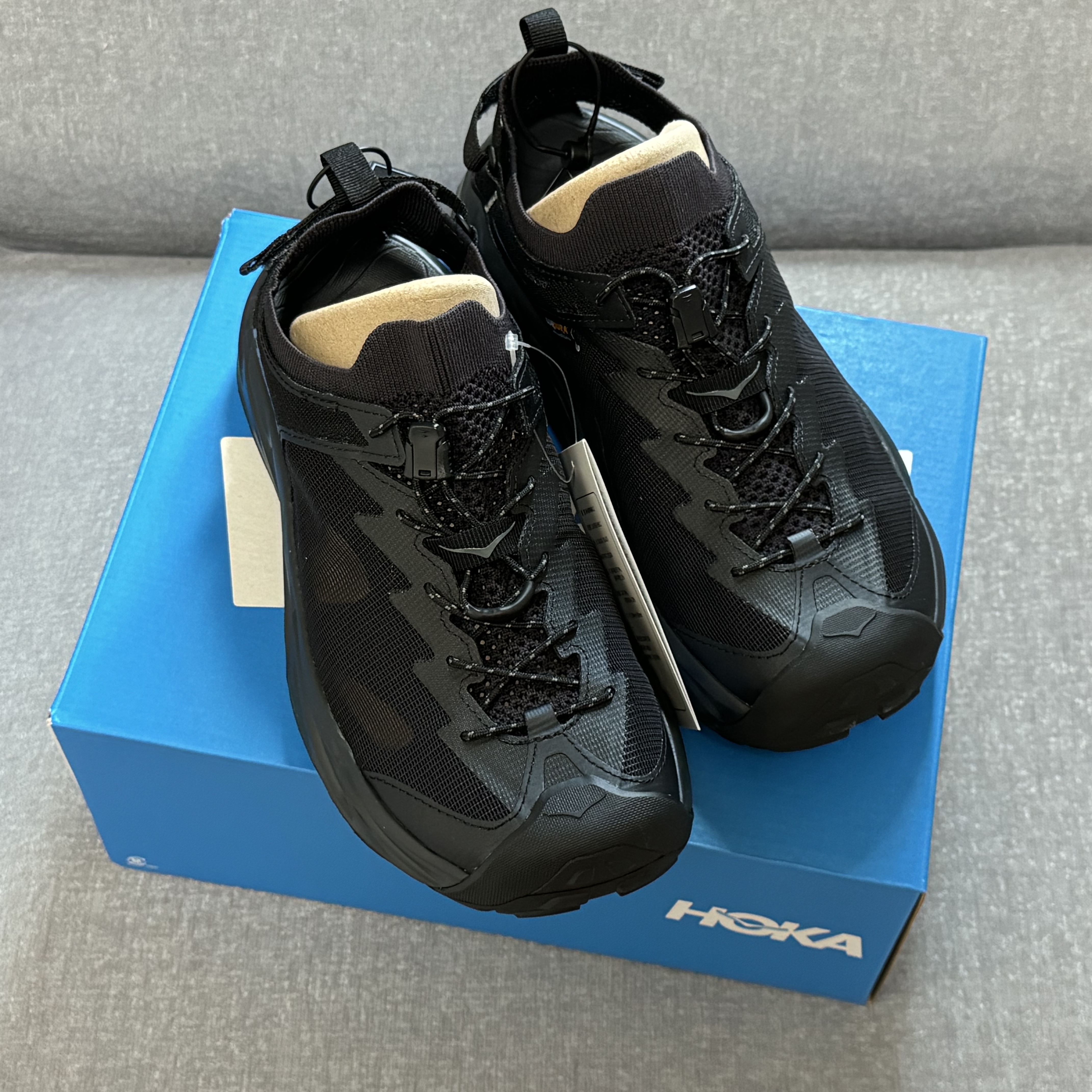Hoka Hopara 2 Black 착용 스타일 - 2