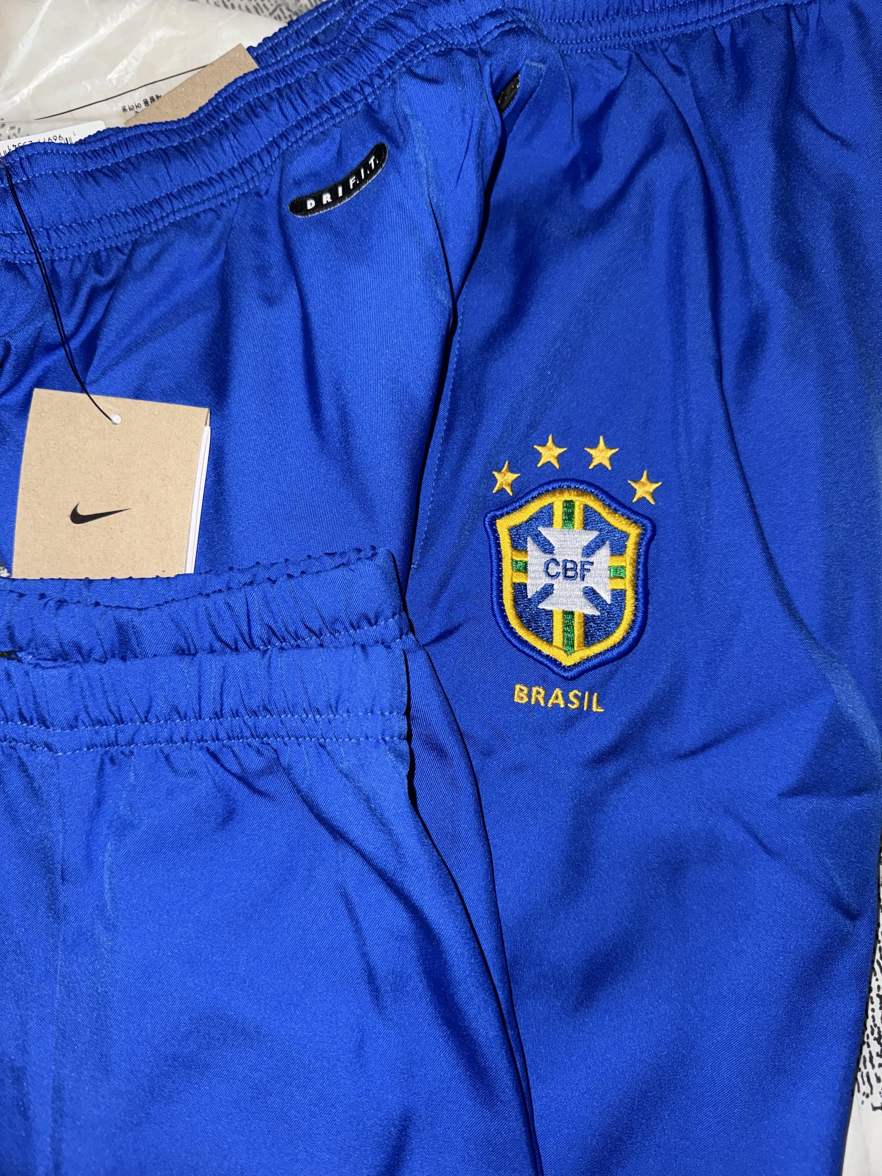 Nike Brazil 1998 Reissue Soccer Replica Track Pants Lyon Blue (FZ6716-438), Jordan 1 Low Paris 착용 스타일 - 2