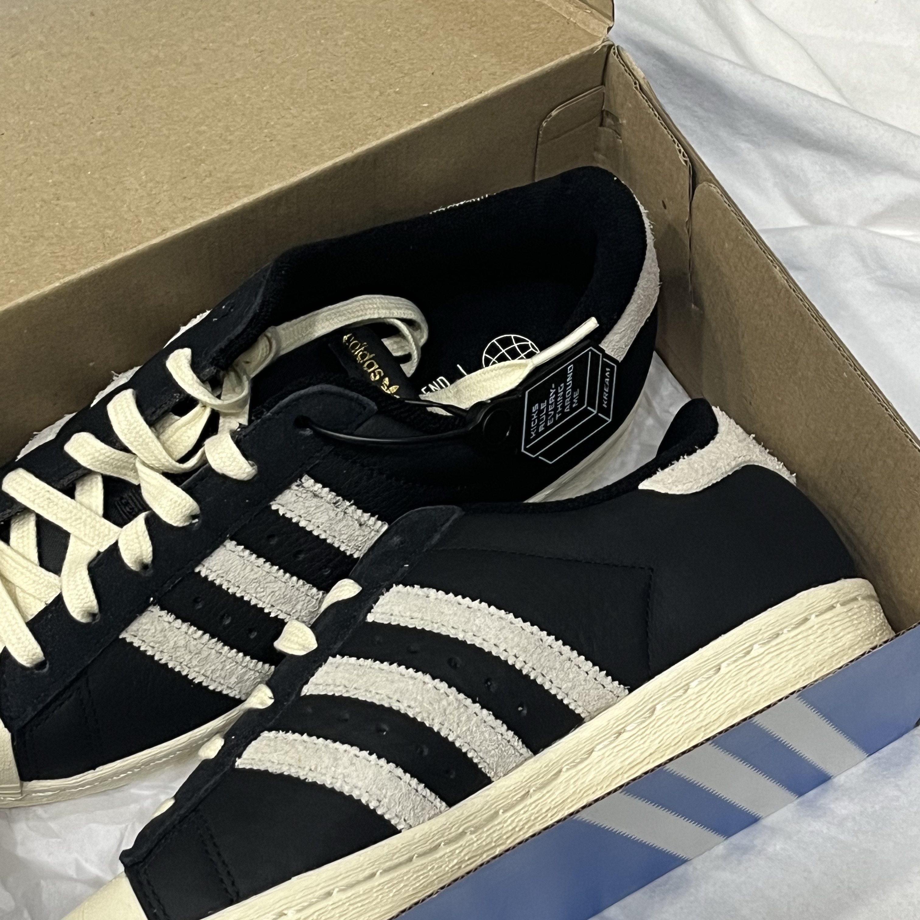 Adidas Superstar 82 Black White 착용 스타일