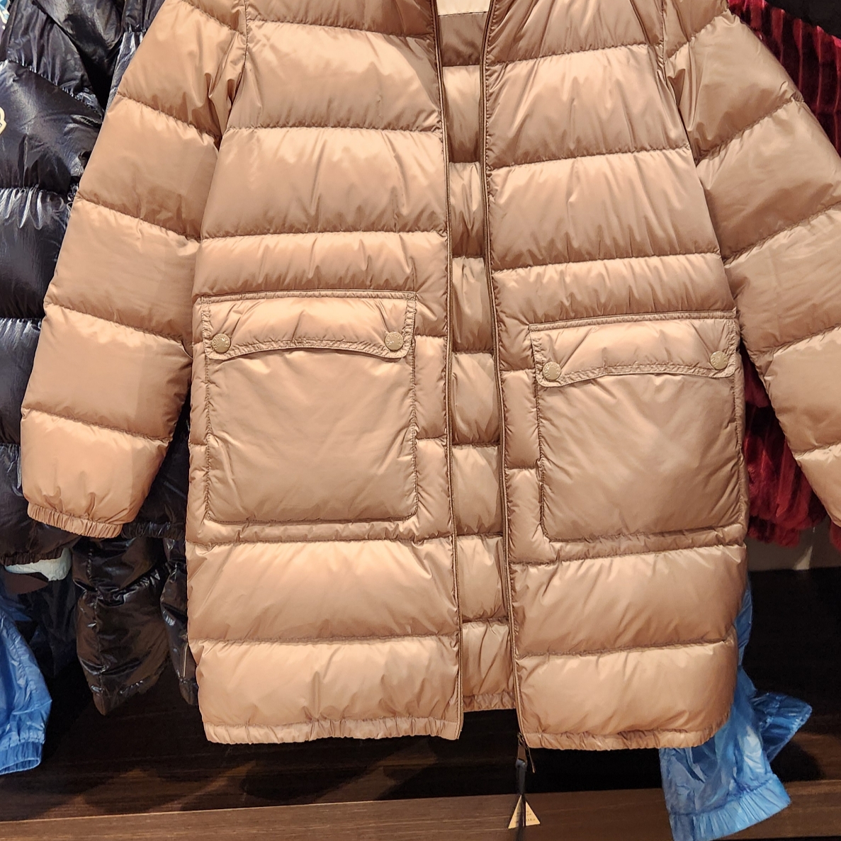 (W) Moncler Abricotier Down Jacket Oatmeal Beige - 21FW 착용 스타일 - 2