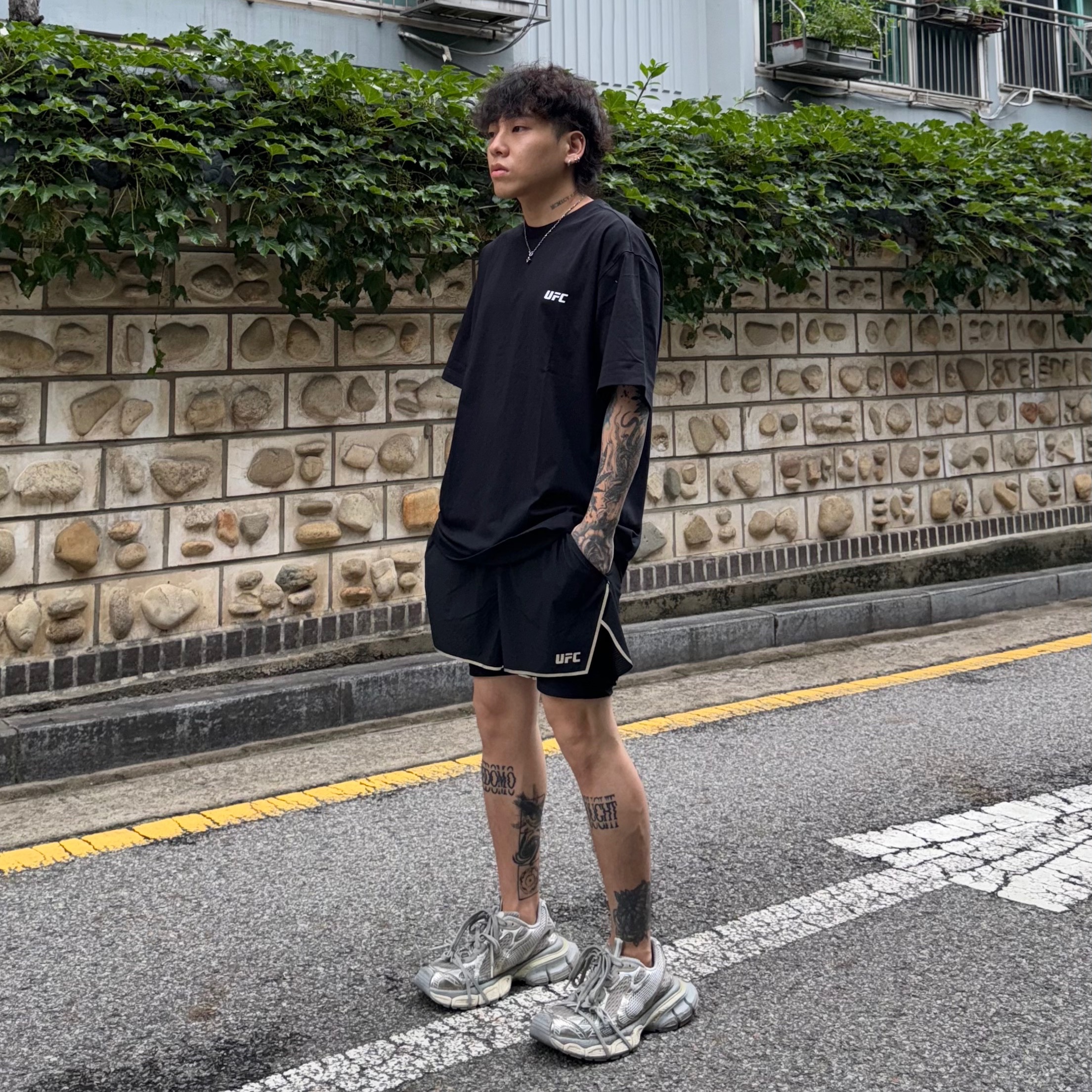 Balenciaga 3XL Sneakers Light Beige, Scudo Vintage Cube Drop Necklace 착용 스타일 - 2