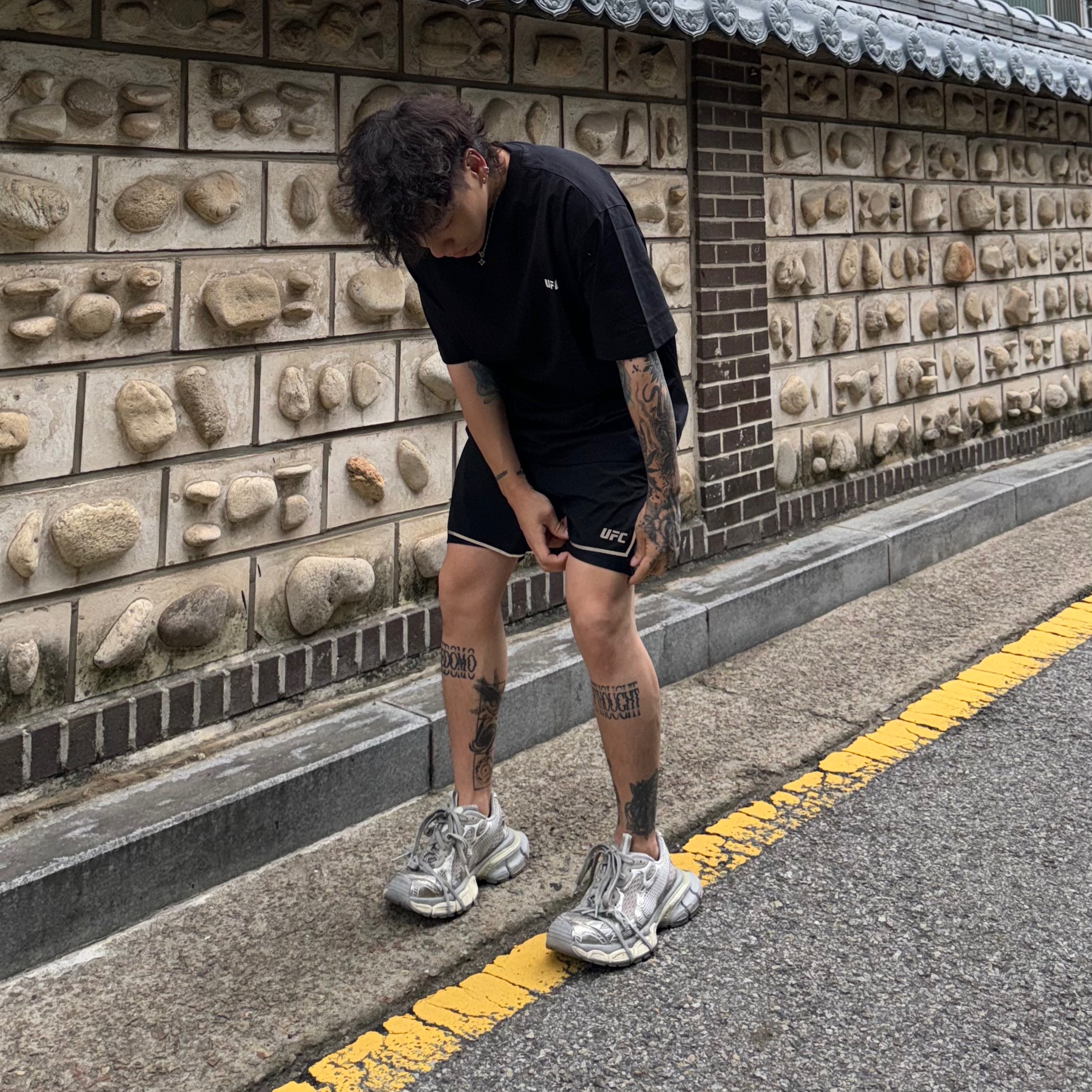 Balenciaga 3XL Sneakers Light Beige, Scudo Vintage Cube Drop Necklace 착용 스타일 - 3