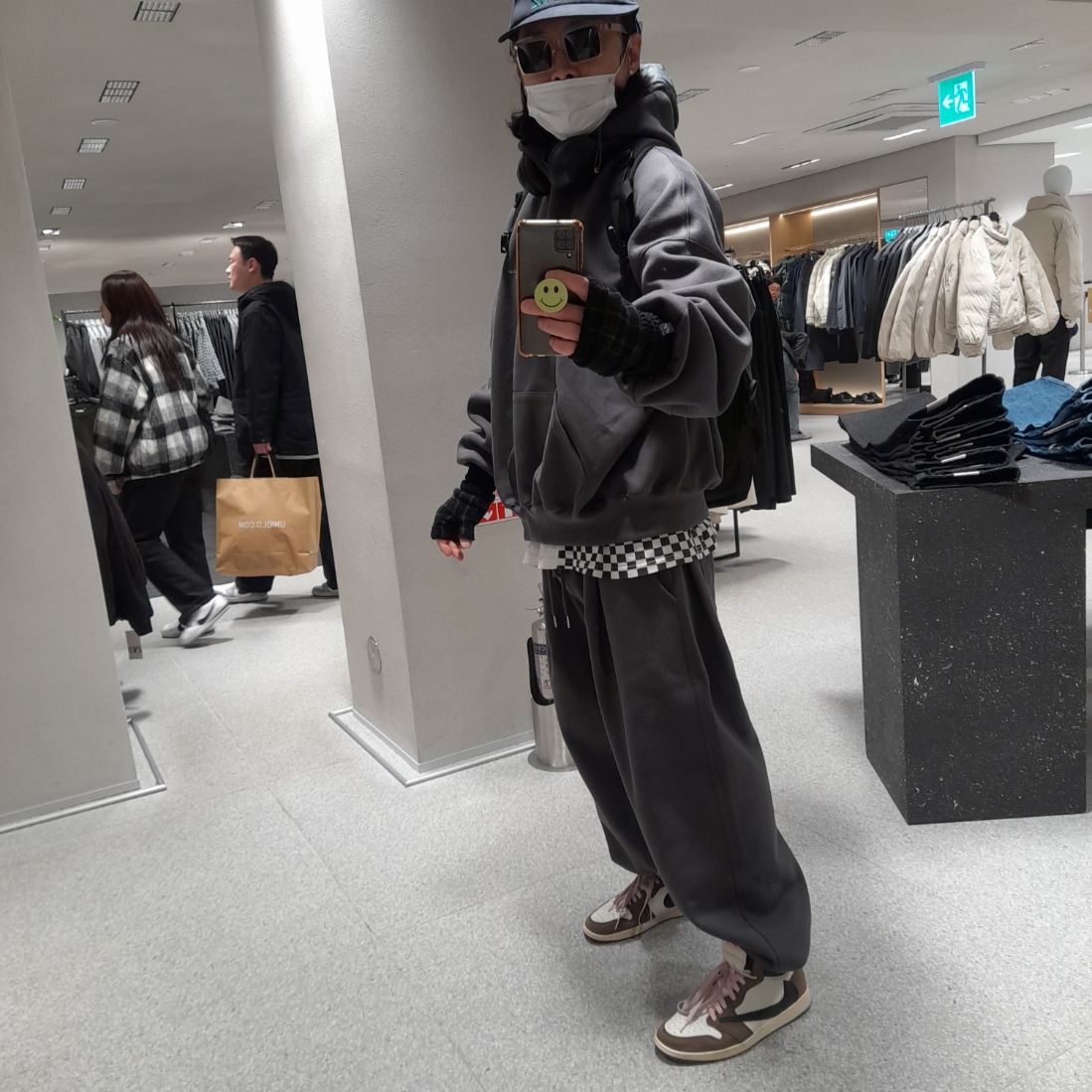 Undermycar Mu.10 Anti Fxxking Logo Play Oversized Bonded Hoodie Olive, Undermycar Mu.03 Anti Fxxking Logo Play Oversized Sweat Jogger Pigment Gray 착용 스타일 - 1