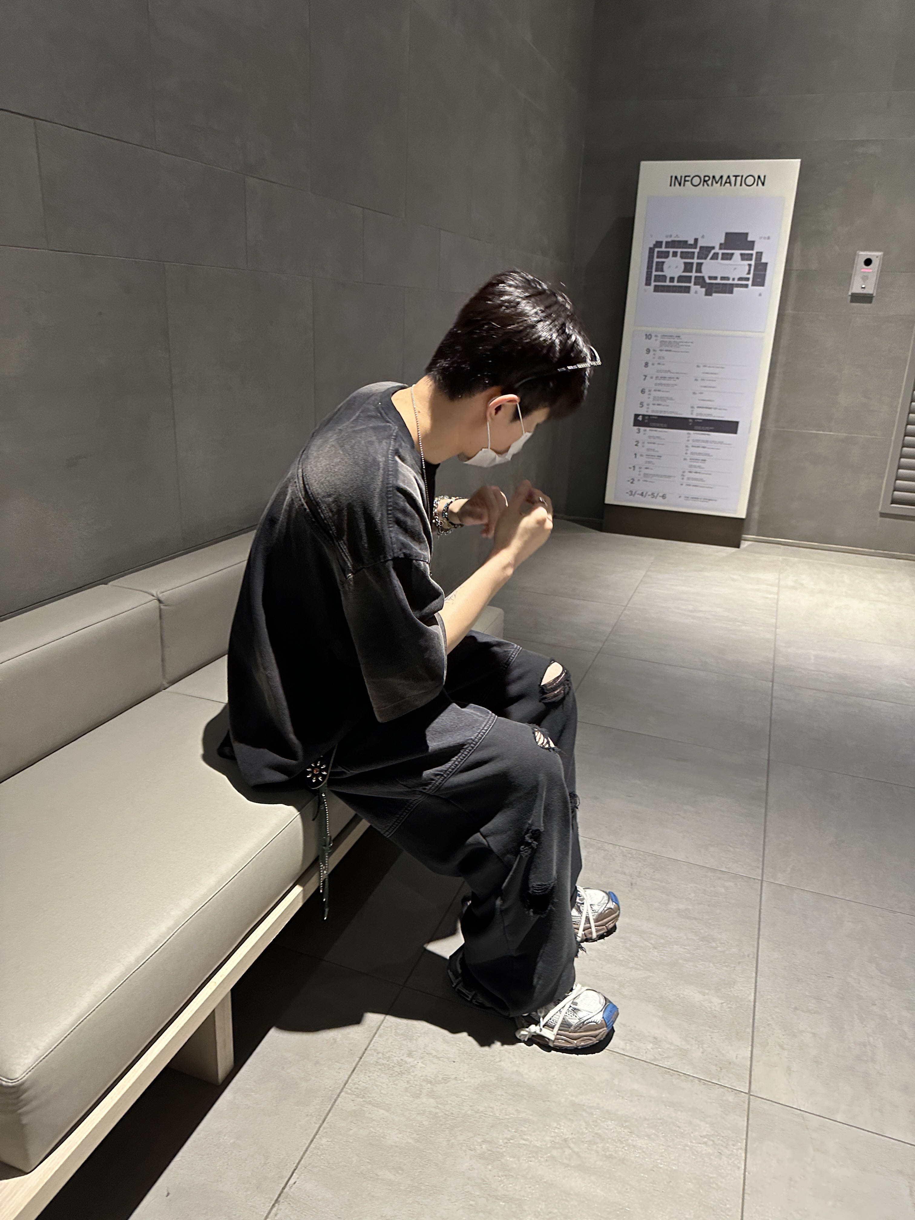 Nonnod Back Detail T-shirt Washed Black, Undermycar Dival Real Divided Damage Washed Pants Inkwell - 23FW 착용 스타일 - 5