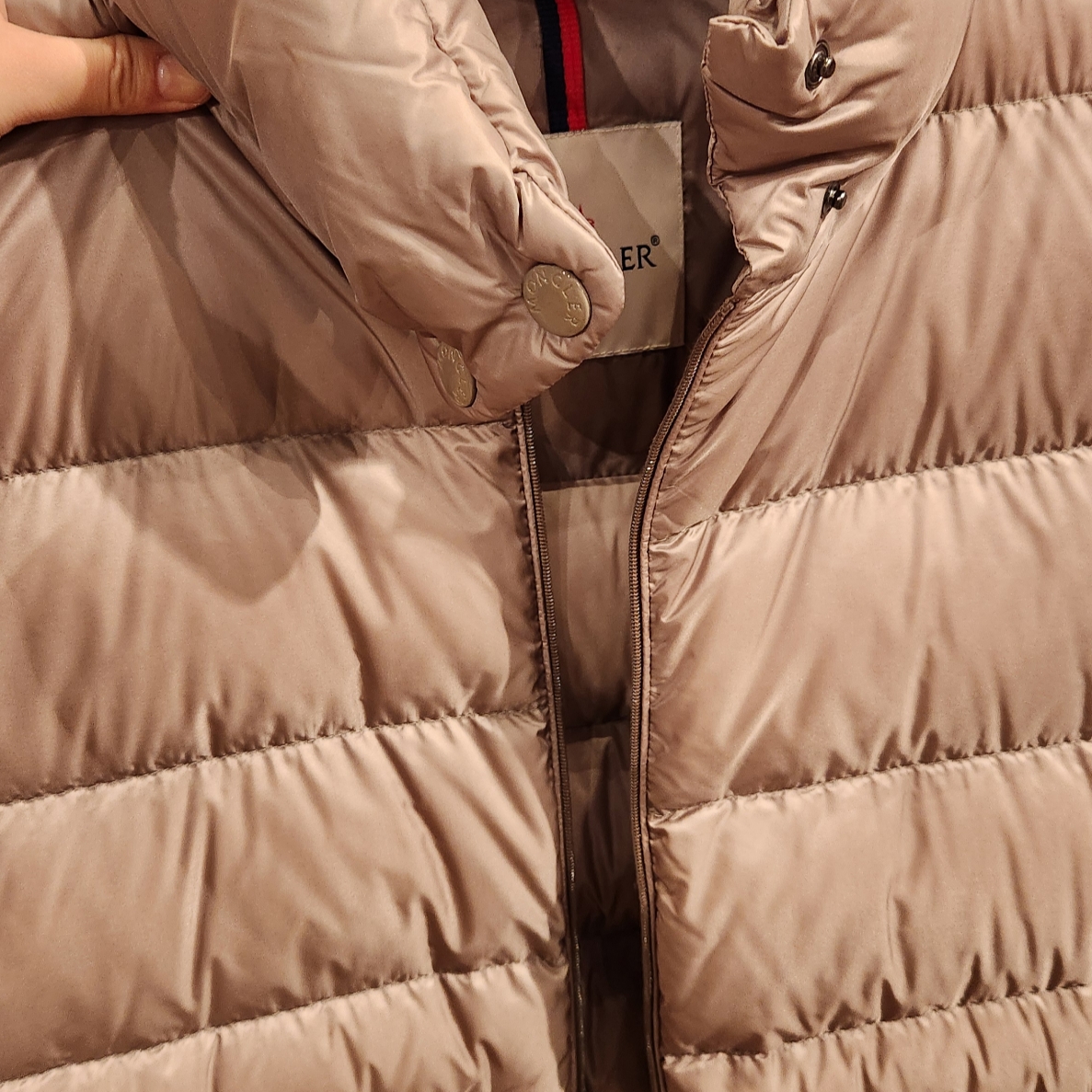 (W) Moncler Abricotier Down Jacket Oatmeal Beige - 21FW 착용 스타일 - 1