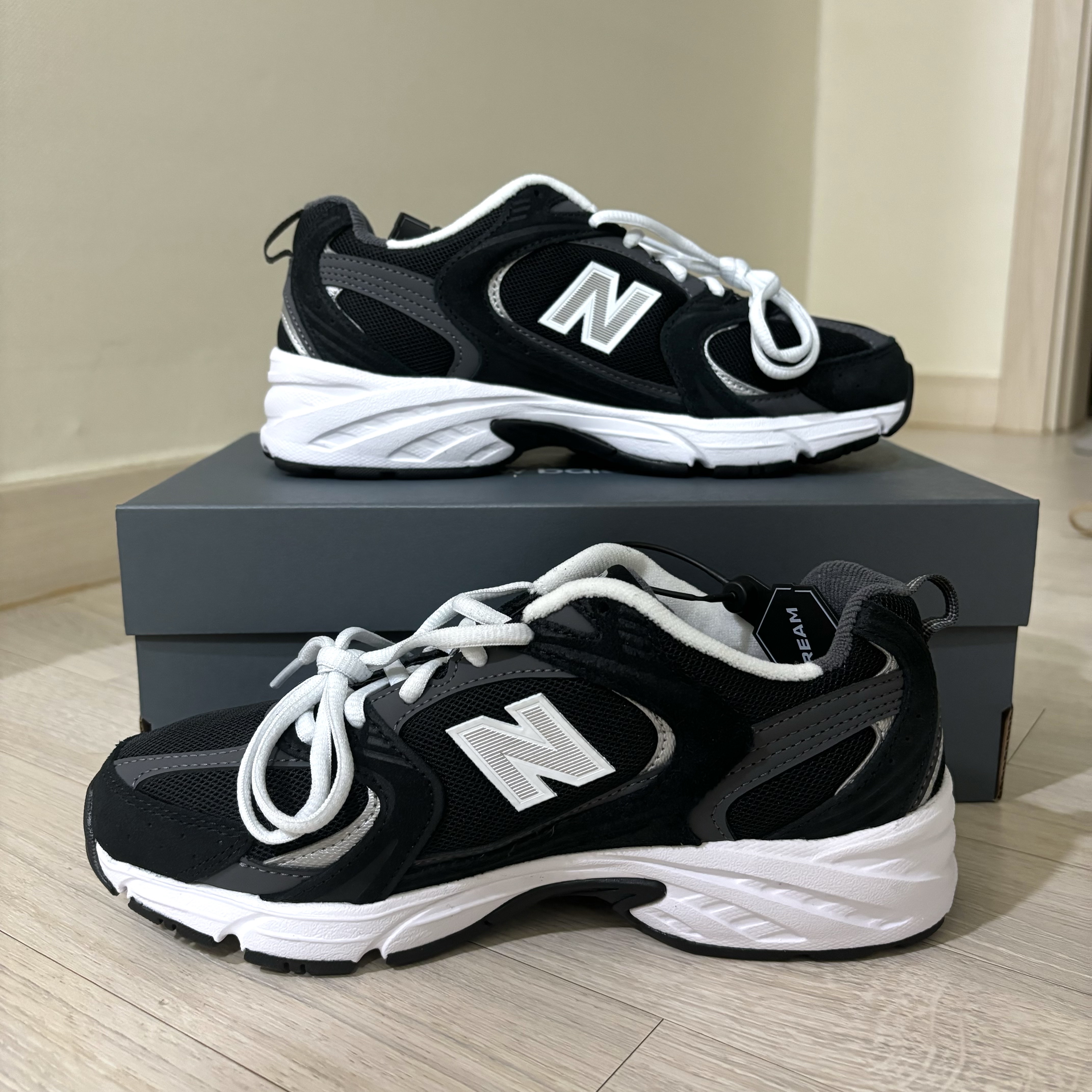 New Balance 530 Classic Black 착용 스타일