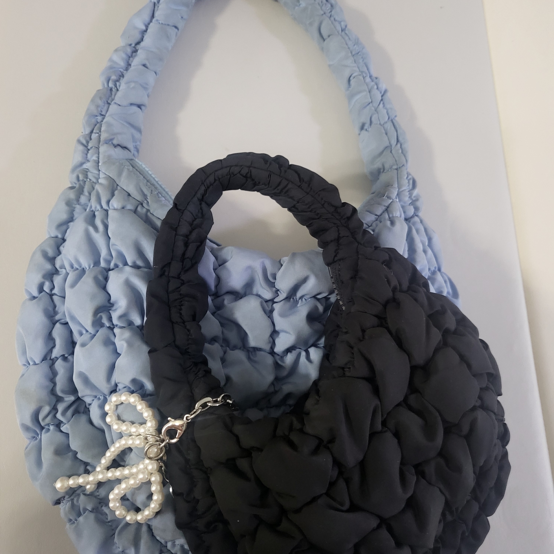 COS Quilted Micro Bag Black 착용 스타일