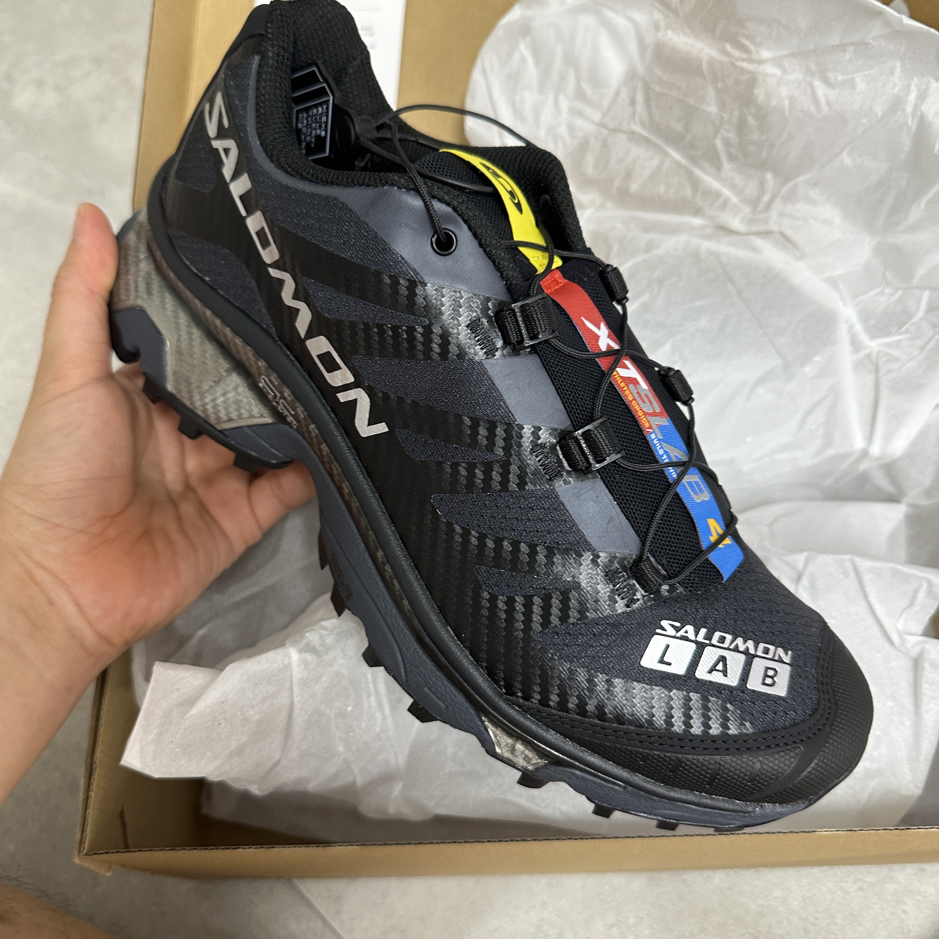 Salomon XT-4 Black Silver Metallic 착용 스타일