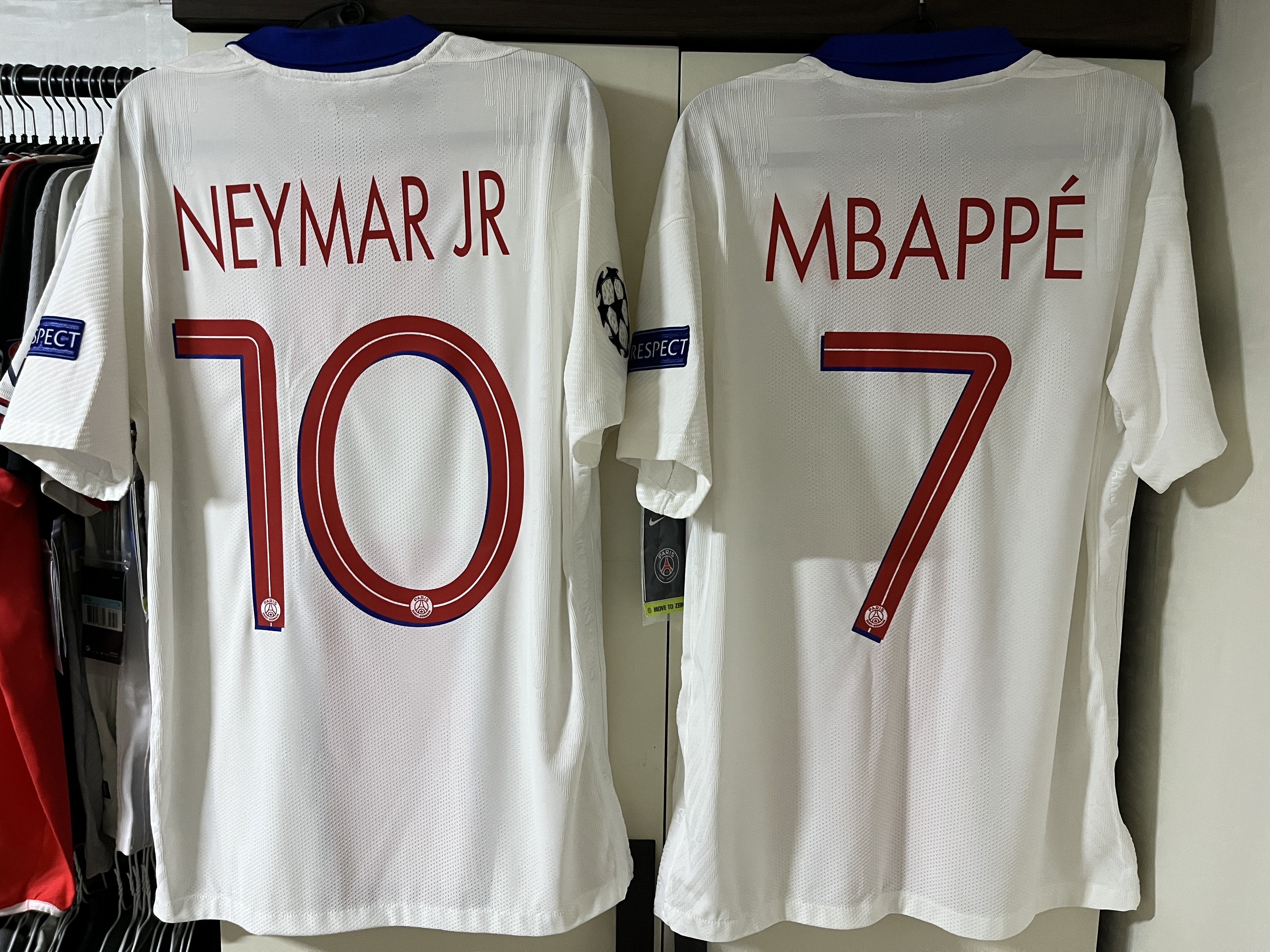 Nike Paris Saint-Germain 2020/21 Breathe Stadium Away SS Jersey White Old Royal (Non Marking Ver.) 착용 스타일 - 1