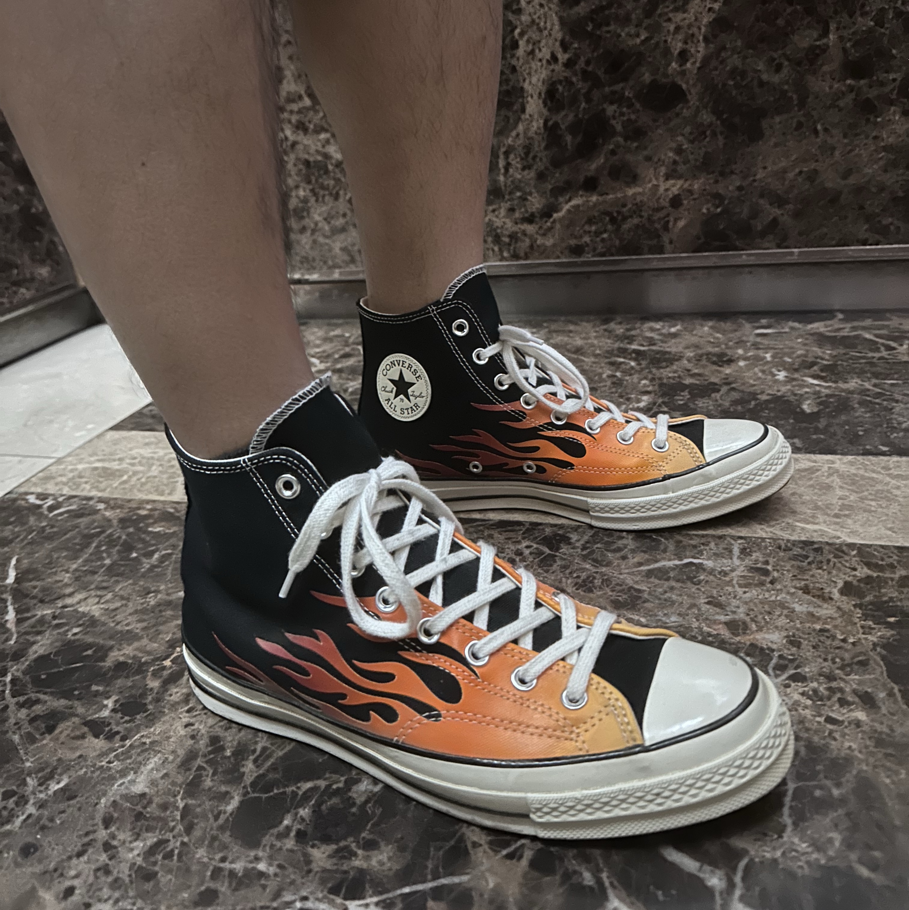 Stussy SS Link 9Twenty Cap Black, Converse Chuck 70 Hi Archive Print Flames Black 착용 스타일 - 3
