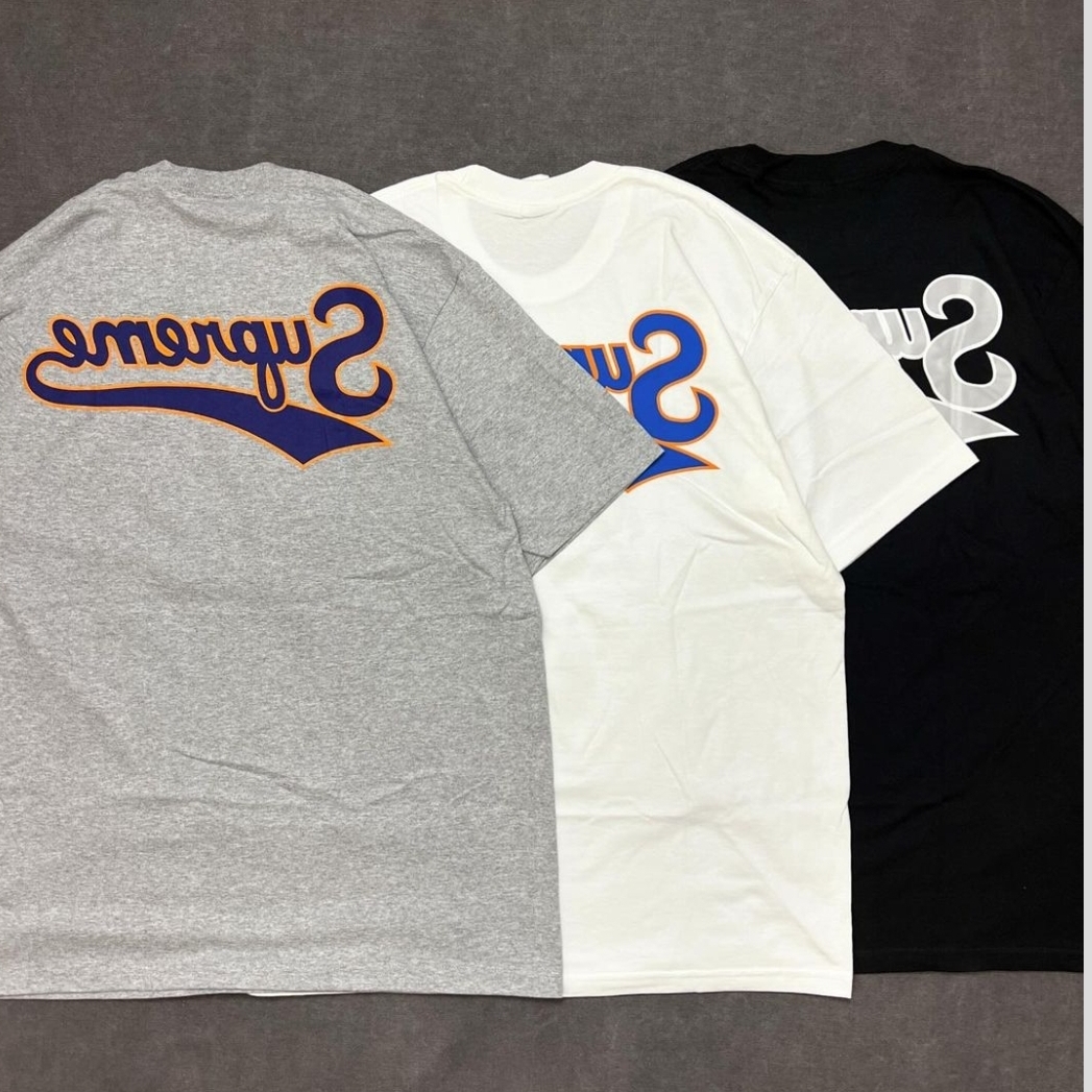Supreme Backwards T-Shirt Black - 24SS, Supreme Backwards T-Shirt Heather Grey - 24SS 착용 스타일 - 3