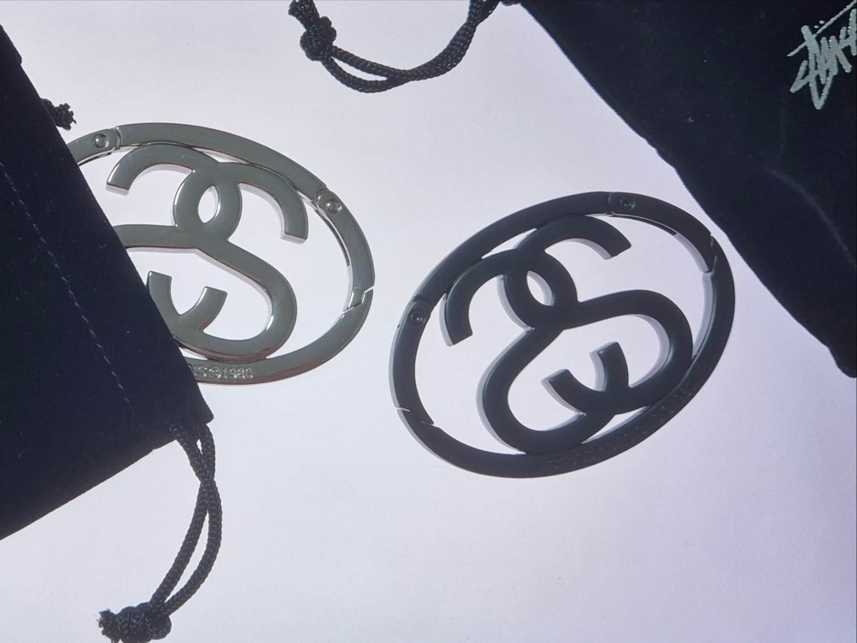 Stussy SS Link Carabiner Silver, Stussy SS Link Carabiner Black 착용 스타일