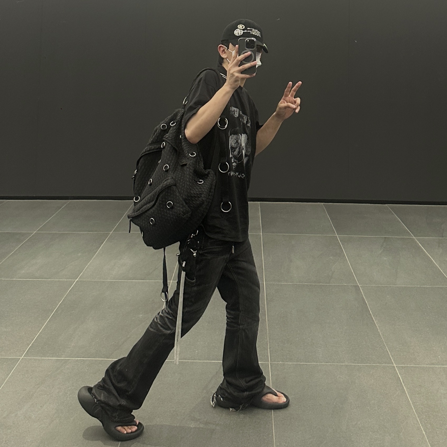 Diesel Sa-Maui X Rubber Mule Flip-Flop Black 착용 스타일