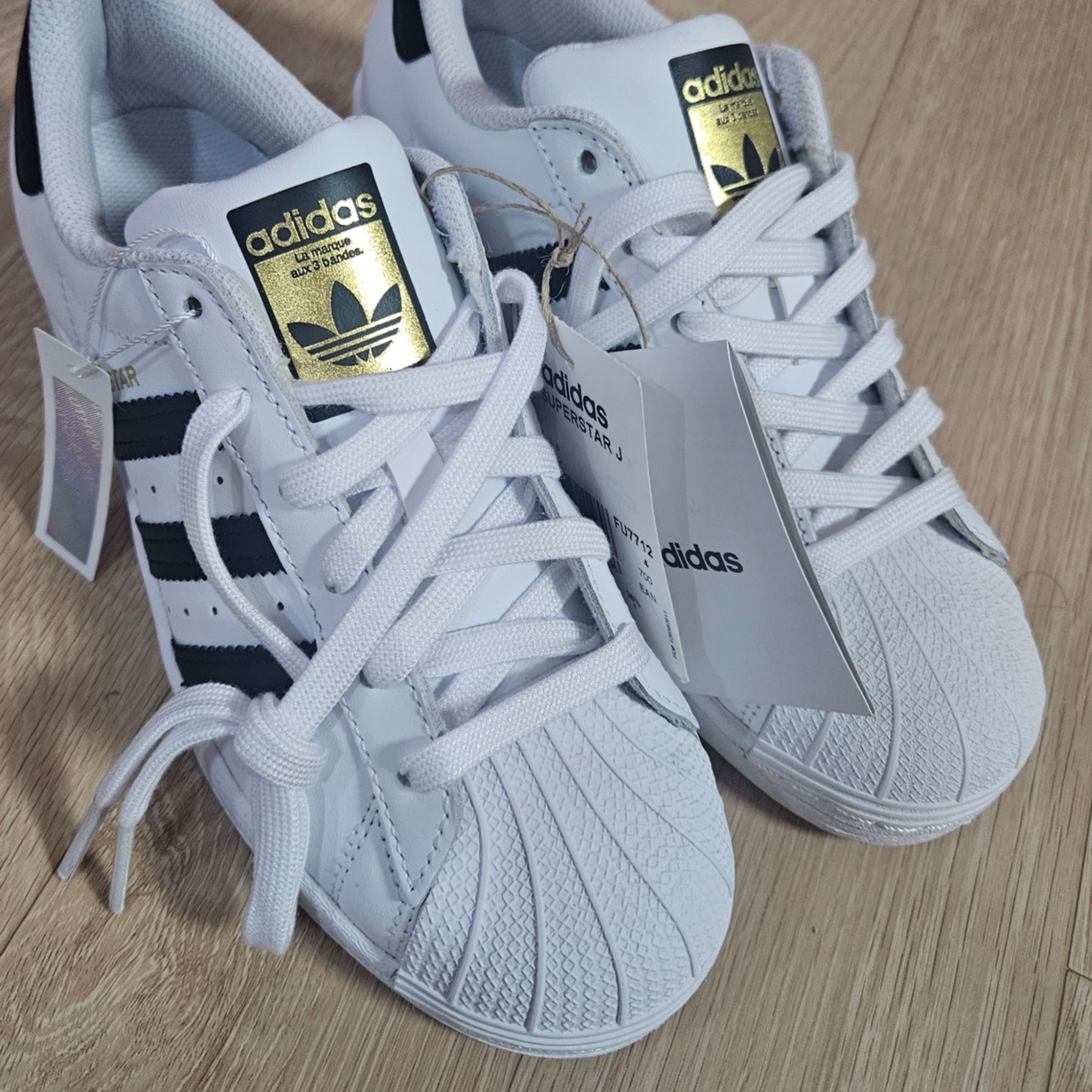 (J) Adidas Superstar J White Black 착용 스타일