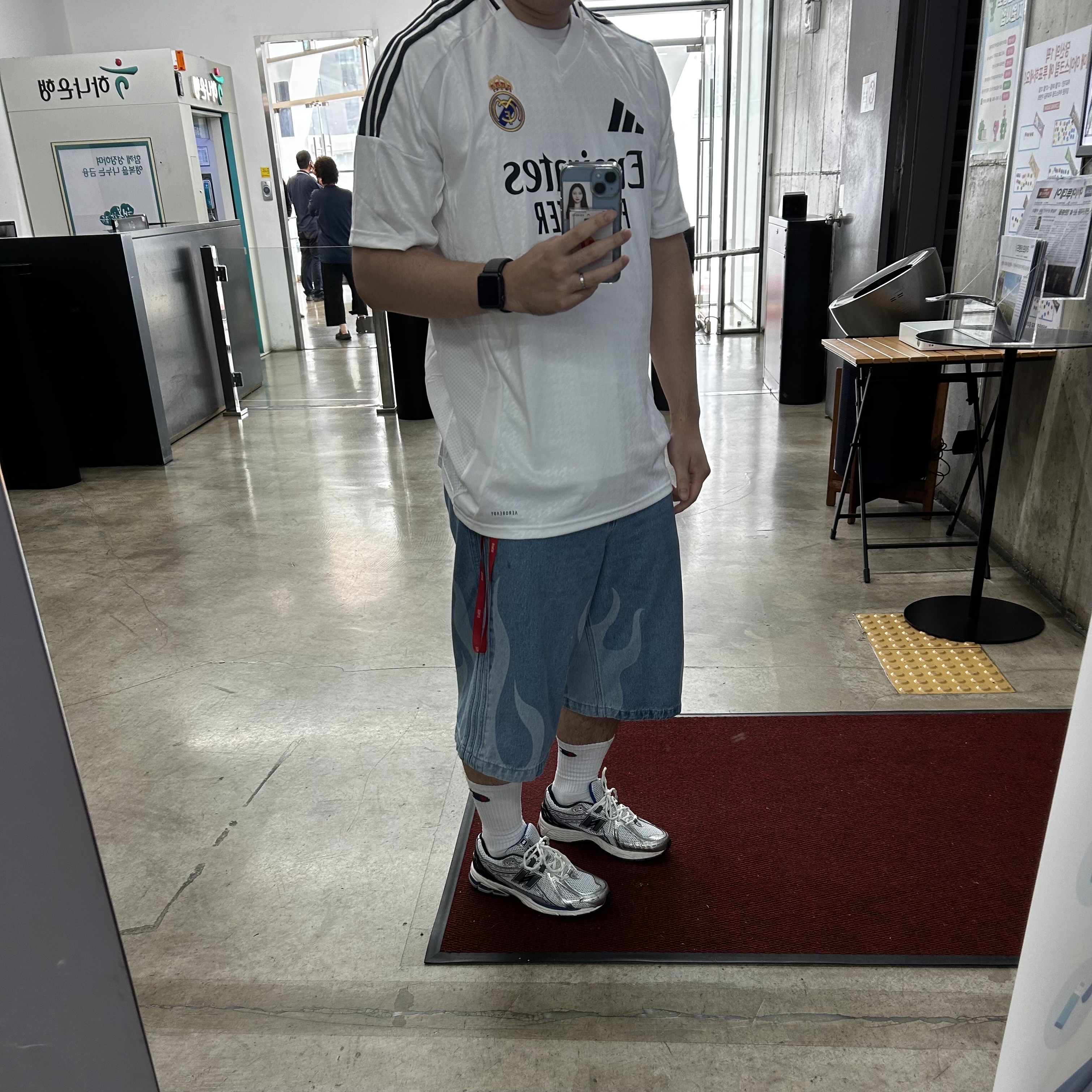 Adidas Real Madrid 2024/25 Home Jersey White - KR Sizing (Non Marking Ver.), New Balance 1906R Silver Metallic 착용 스타일