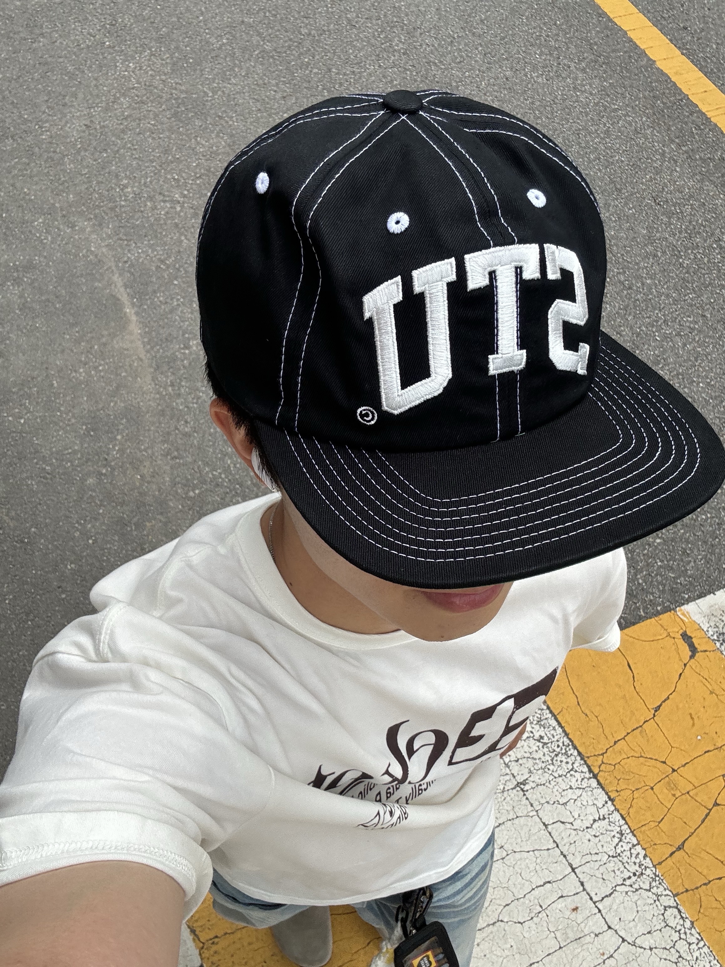 Stussy Mid-Depth Stu Arch Strapback Cap True Black 착용 스타일
