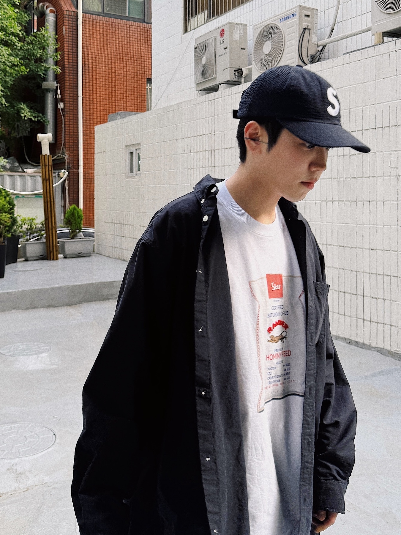 STU Burlap Bag Printing Beads T-shirt White 착용 스타일 - 1
