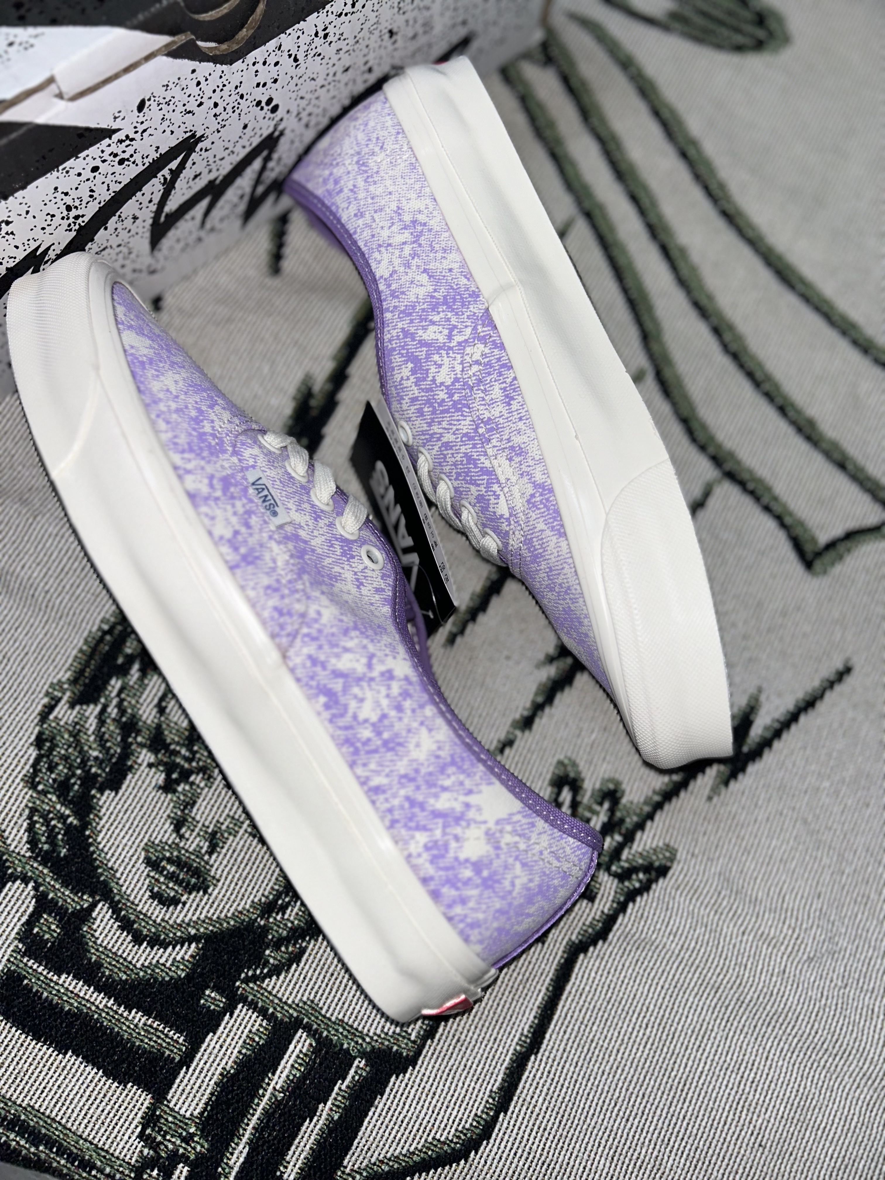 Vans Vault OG Authentic LX Lavender 착용 스타일 - 2