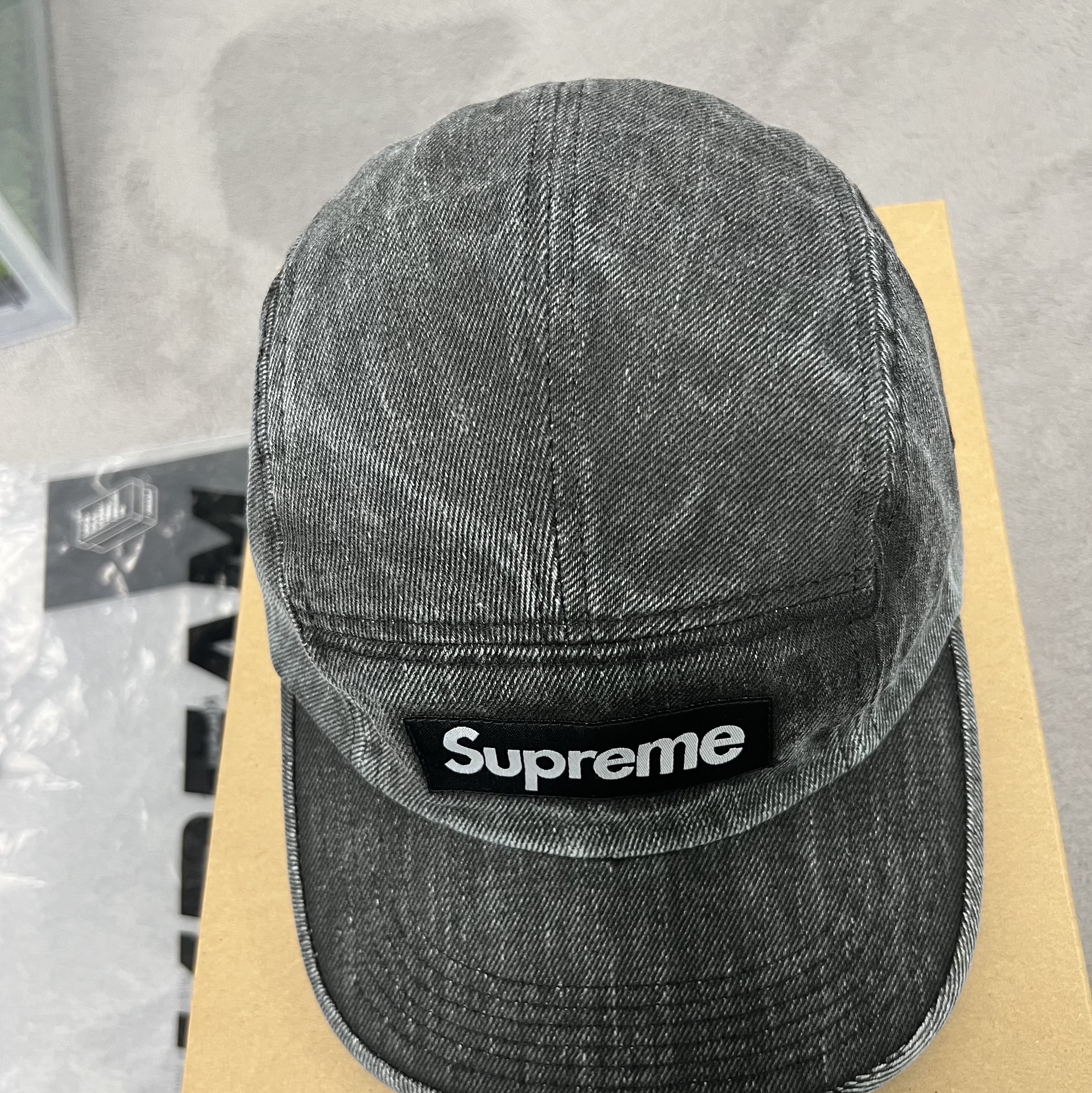 Supreme Coated Denim Camp Cap Black - 24SS 착용 스타일
