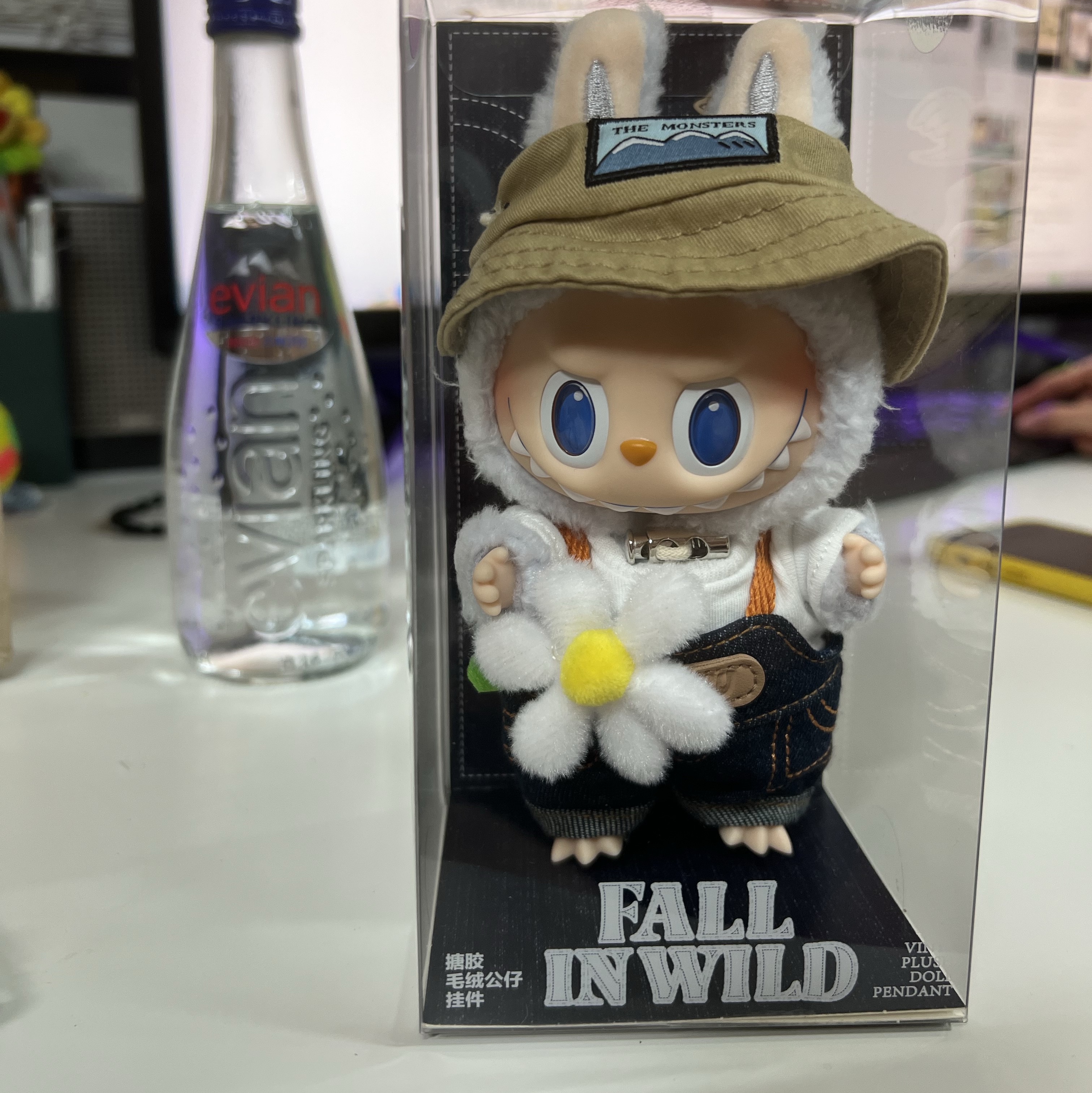 Pop Mart Fall In Wild Labubu Series Toy Keyring 착용 스타일