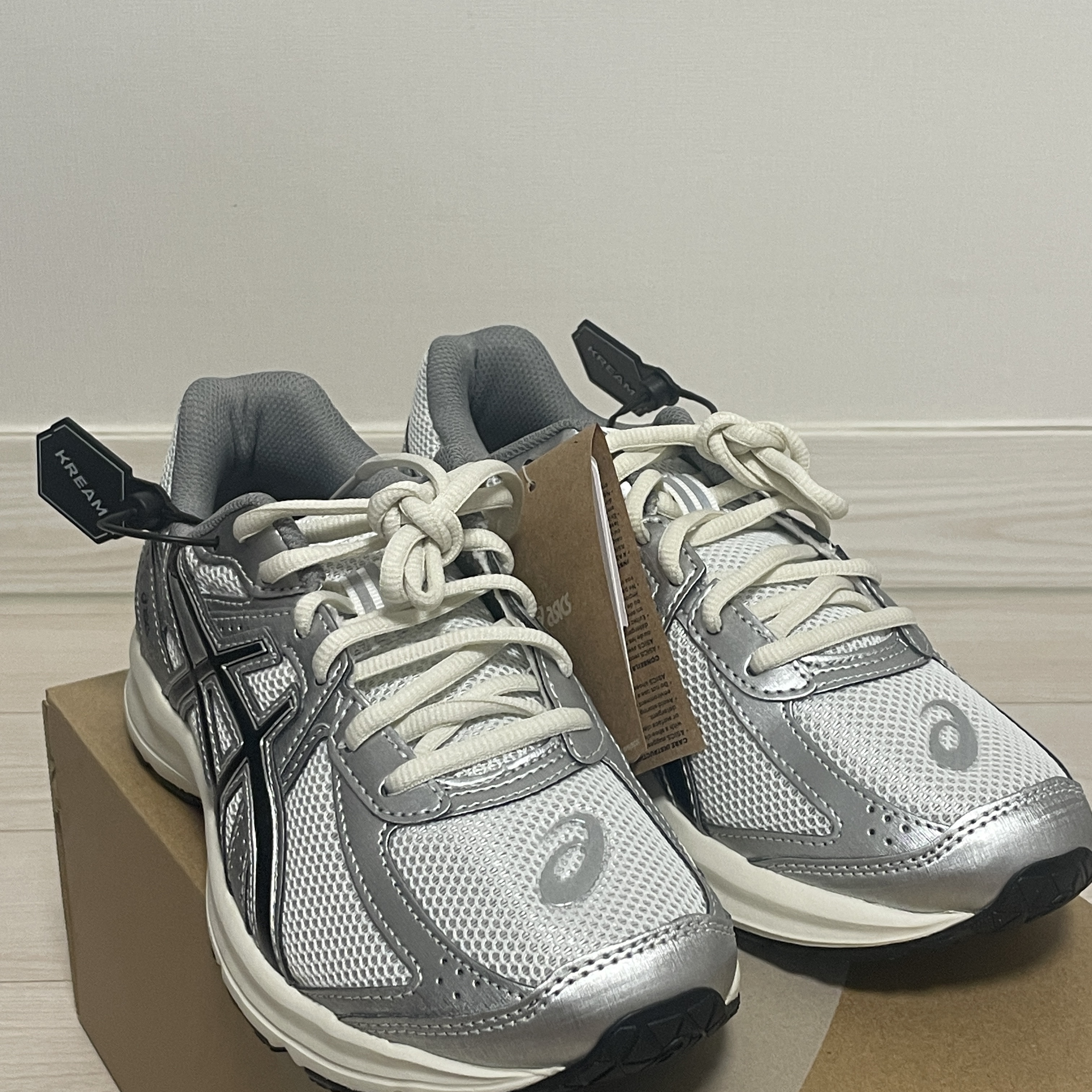 Asics Jog 100 S White Black - 2E Wide 착용 스타일 - 2