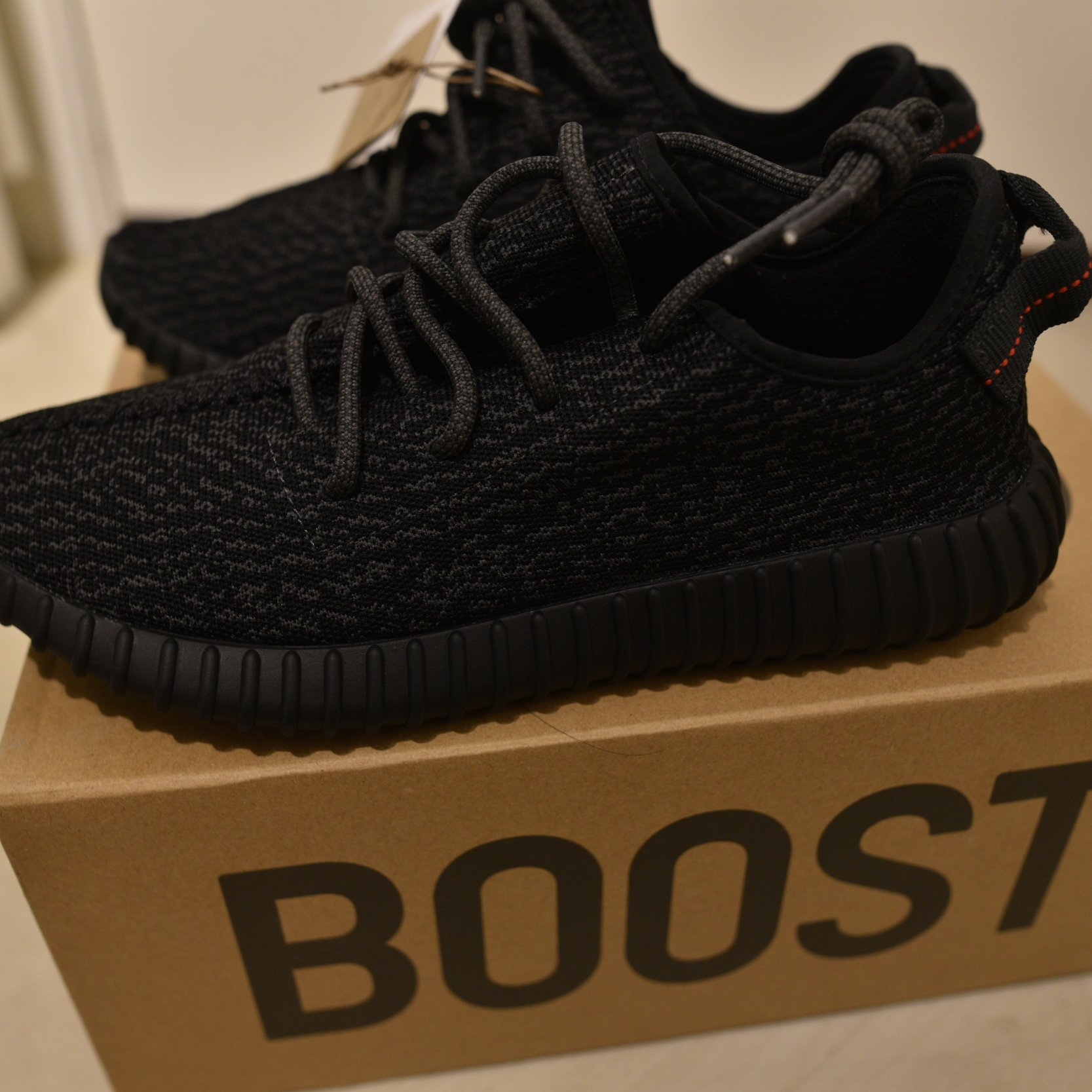 Adidas Yeezy Boost 350 Pirate Black 2023 착용 스타일