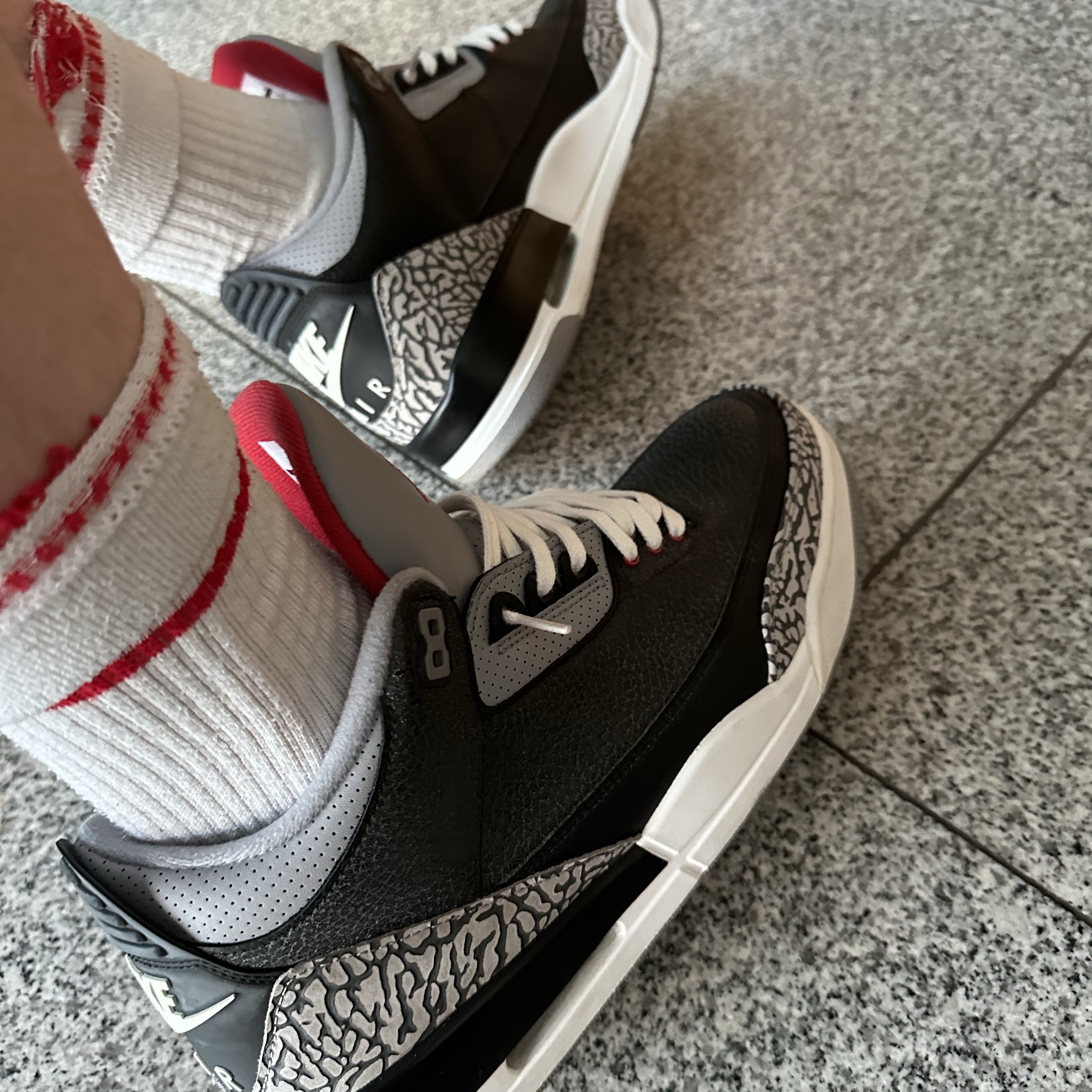 Jordan 3 Retro OG Black Cement 2018 착용 스타일 - 3